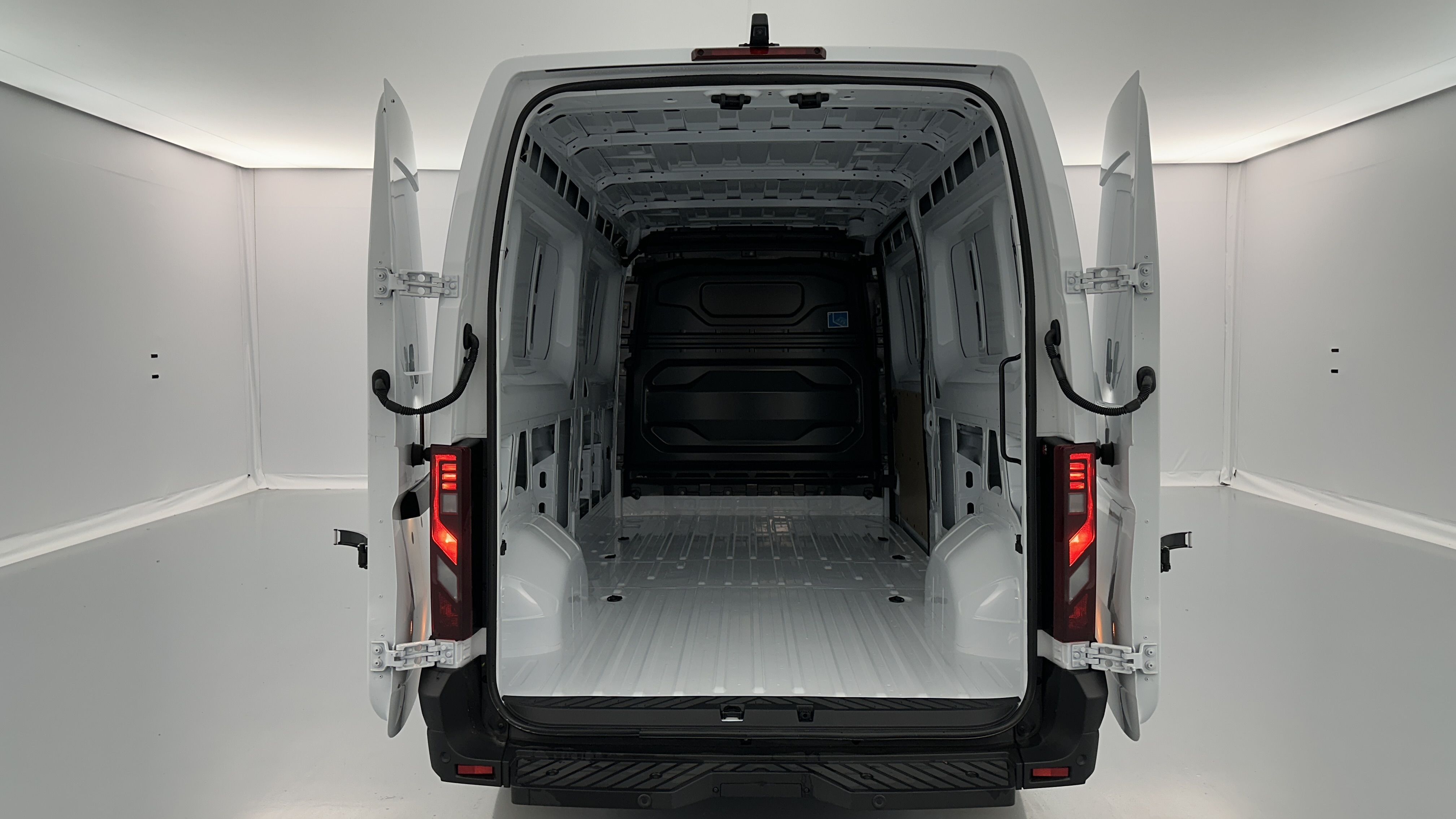 GLI00007112_p53 - RENAULT - MASTER - 2025 - photo 9