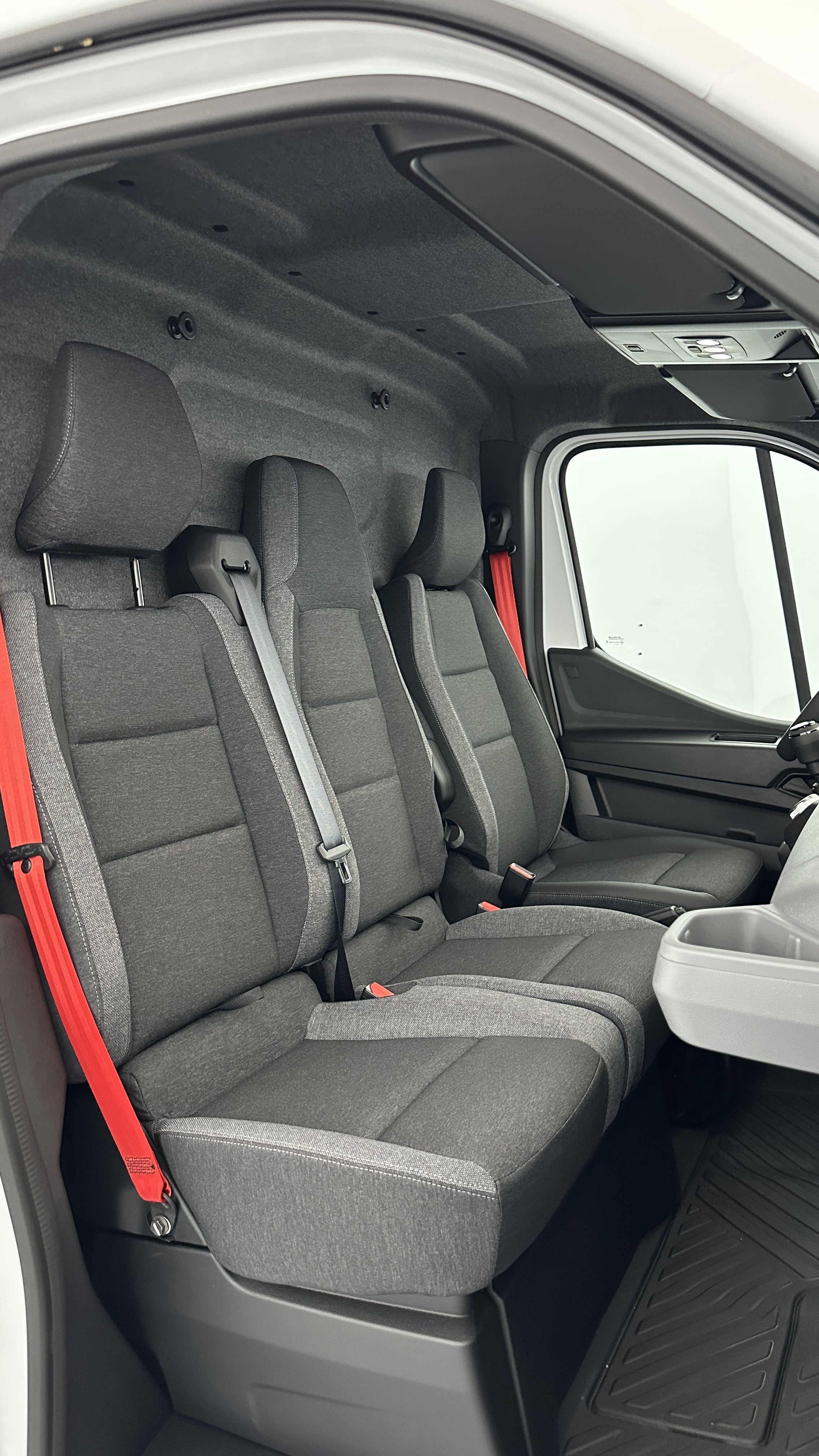 GLI00007110_p53 - RENAULT - MASTER - 2025 - photo 12