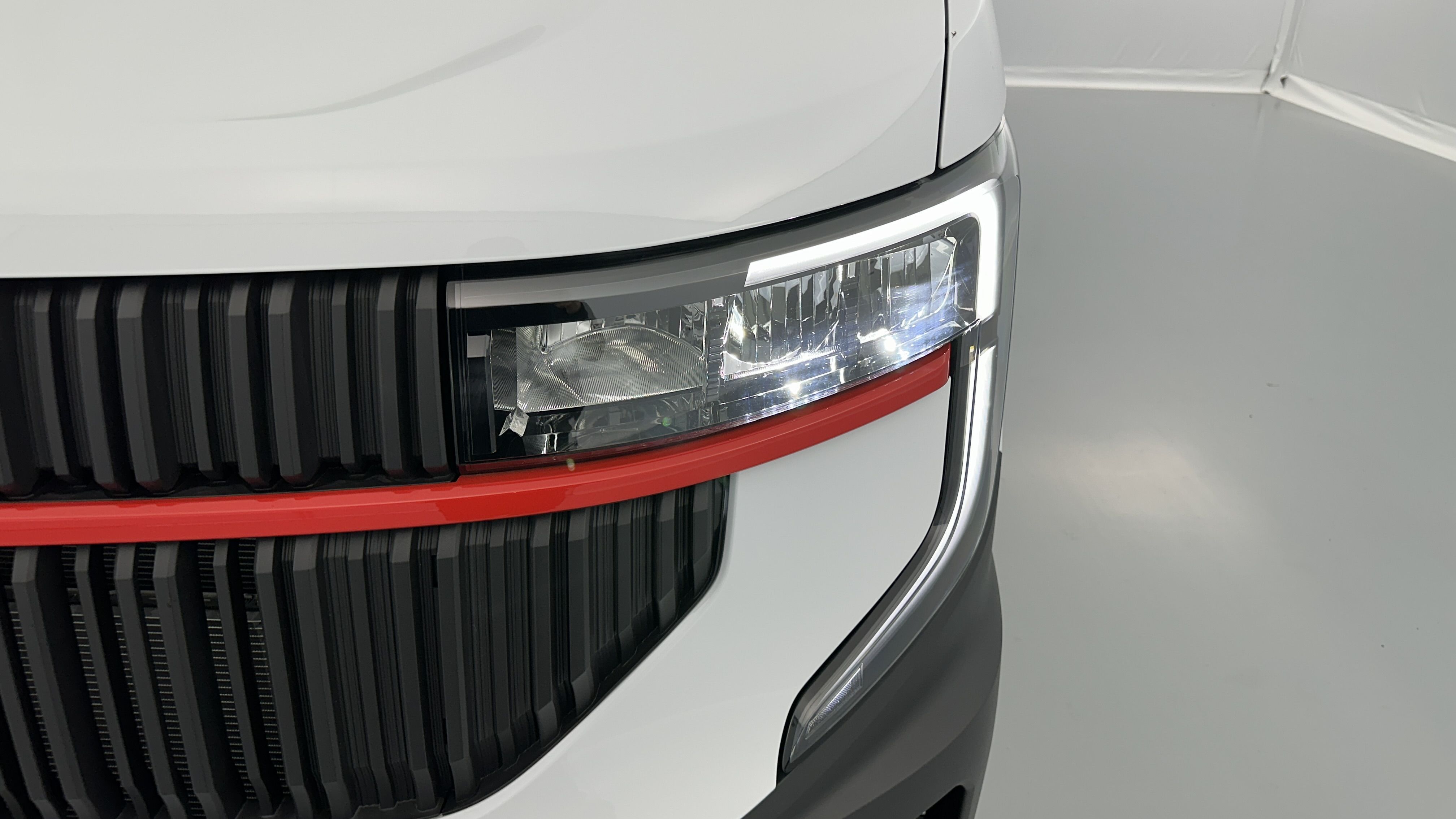 GLI00007110_p53 - RENAULT - MASTER - 2025 - photo 15