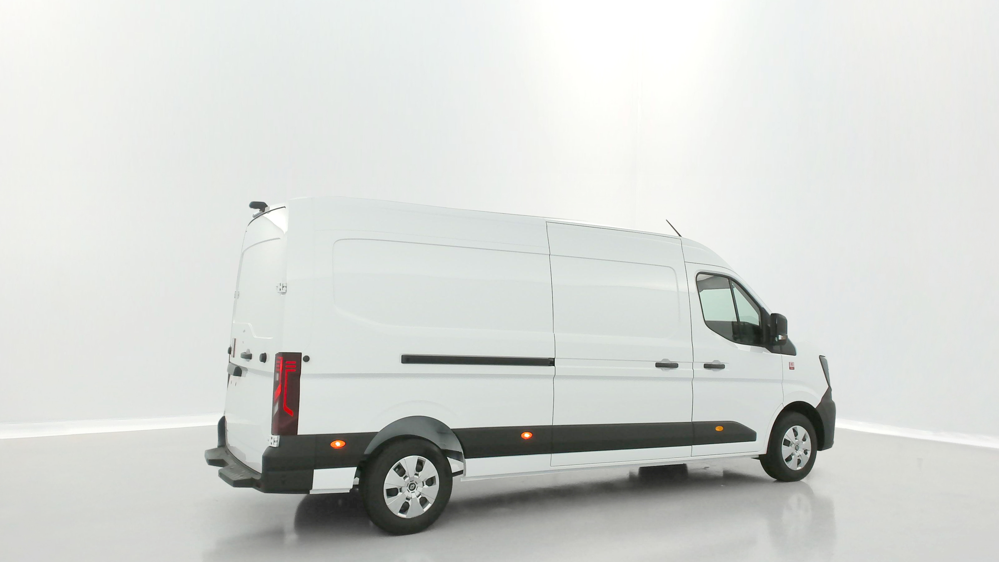 GLI00007110_p53 - RENAULT - MASTER - 2025 - photo 21