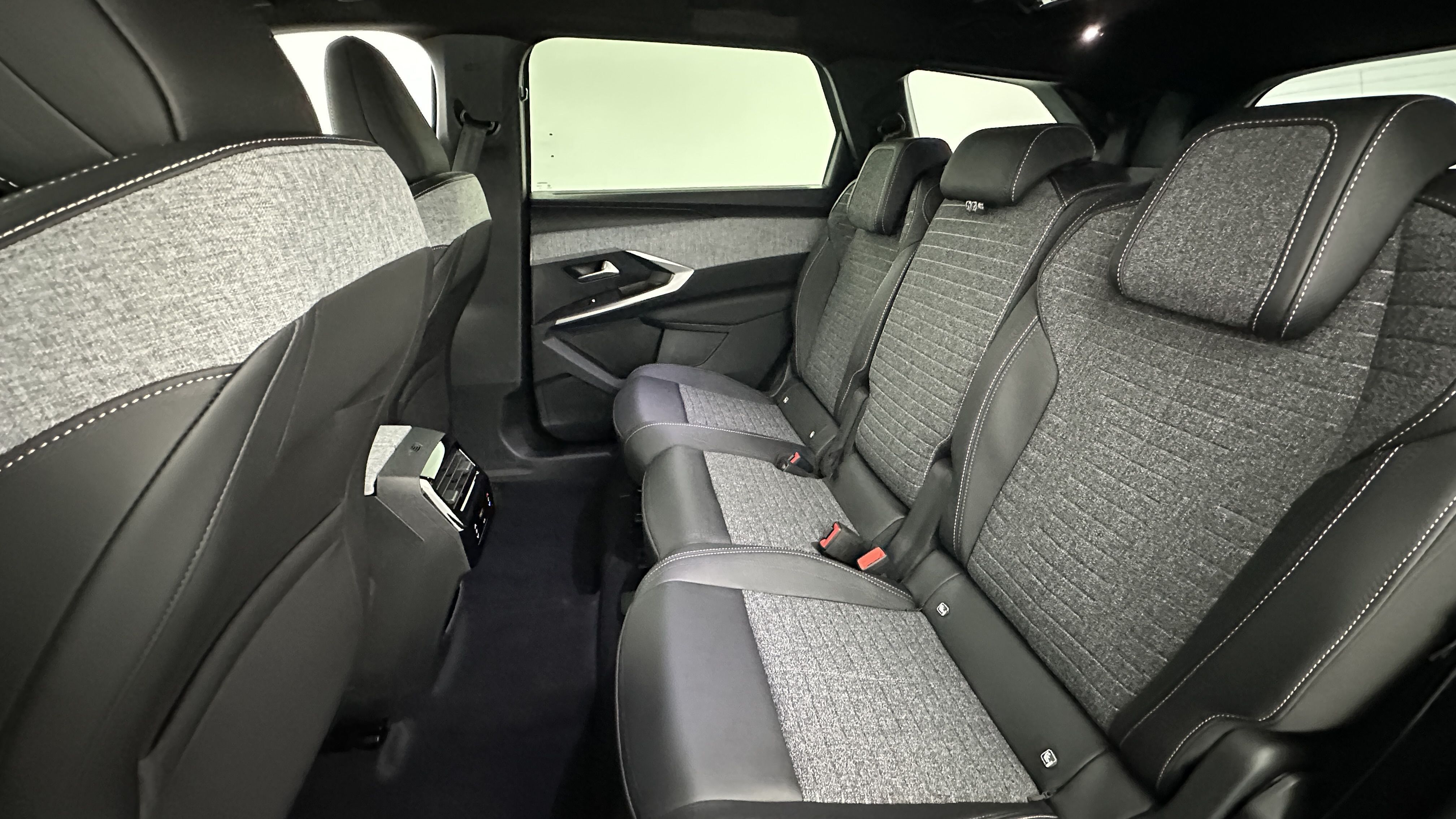 GLI00008310_p53 - PEUGEOT - 5008 - 2025 - photo 9