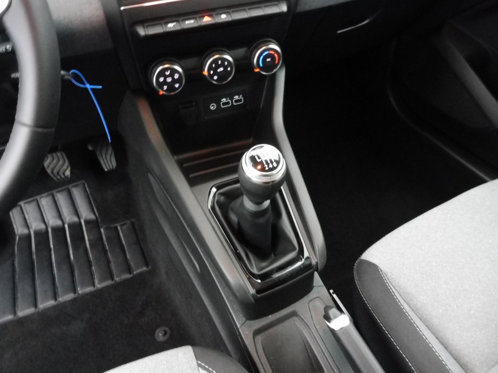 72423_p51 - RENAULT - CLIO - 2025 - photo 11