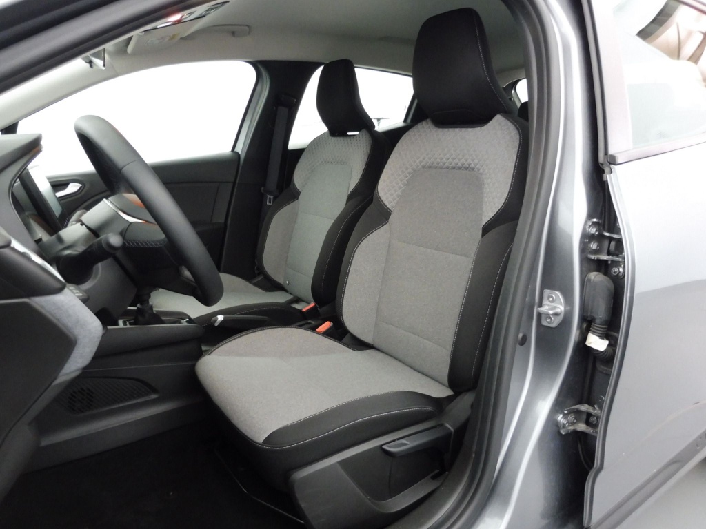 72423_p51 - RENAULT - CLIO - 2025 - photo 12