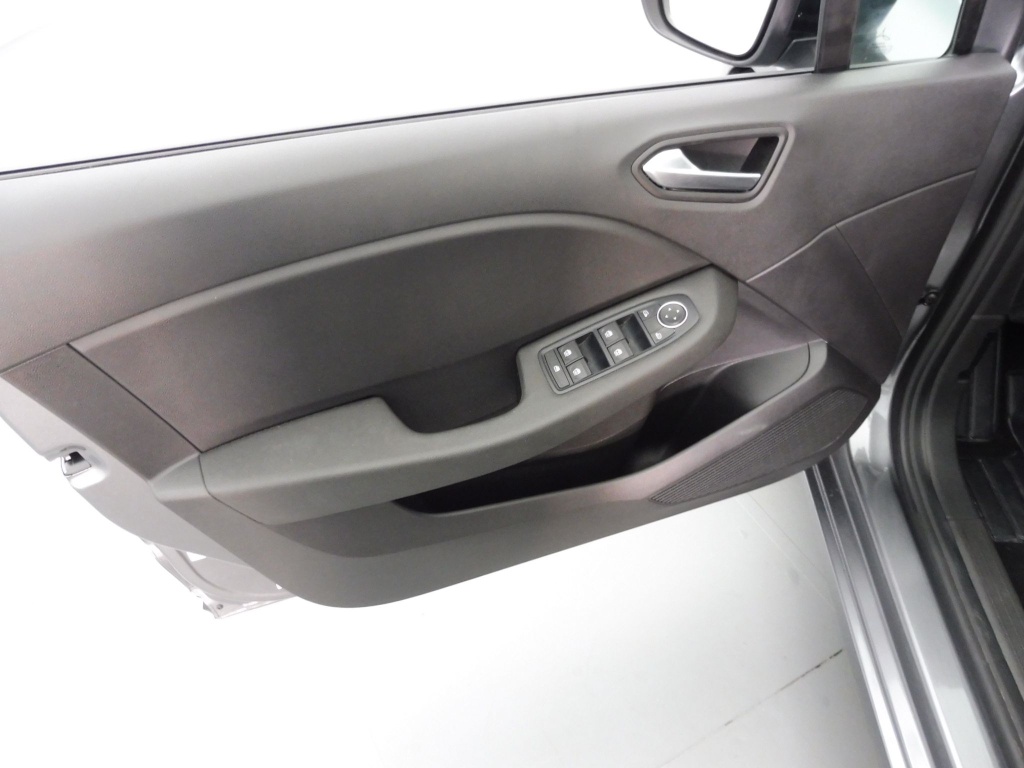 72423_p51 - RENAULT - CLIO - 2025 - photo 15