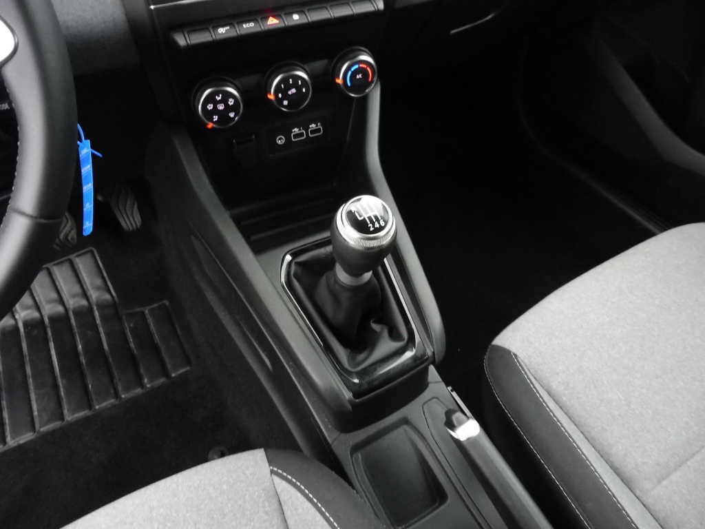 72427_p51 - RENAULT - CLIO - 2025 - photo 11