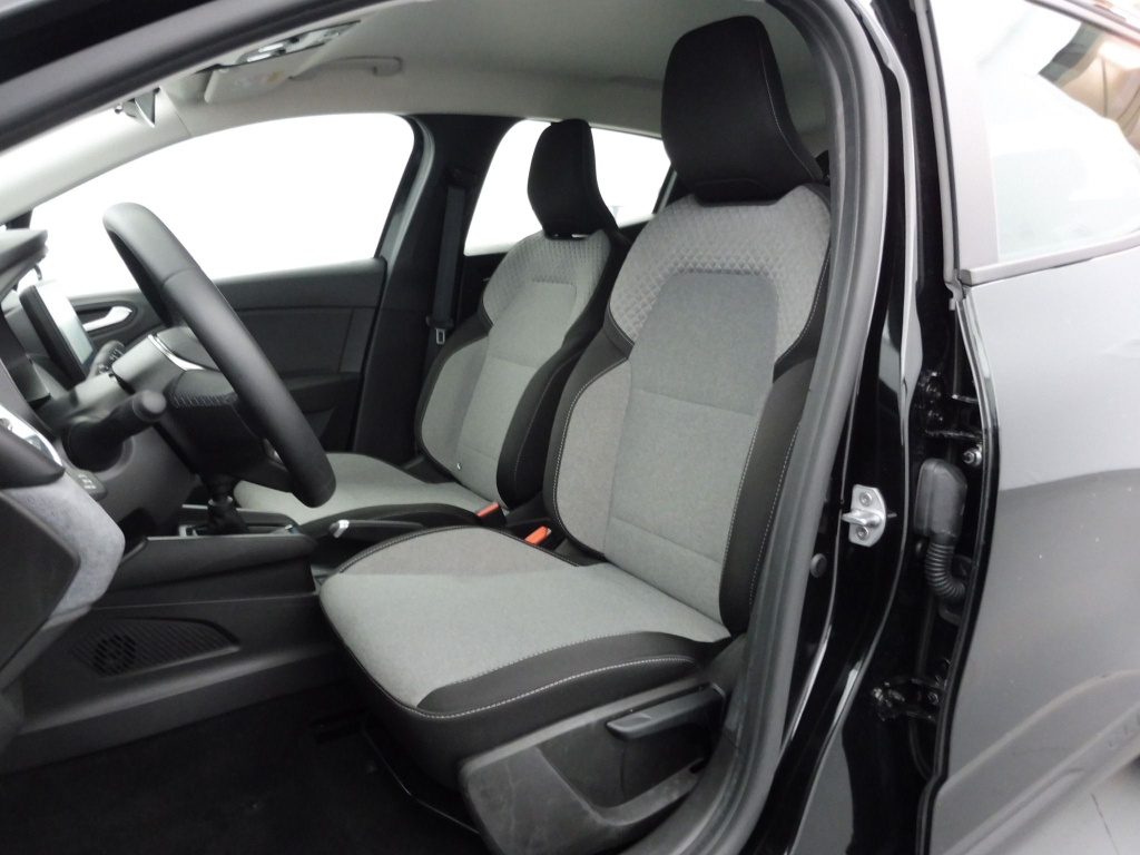 72427_p51 - RENAULT - CLIO - 2025 - photo 12