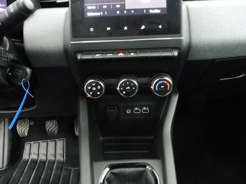 72427_p51 - RENAULT - CLIO - 2025 - photo 6