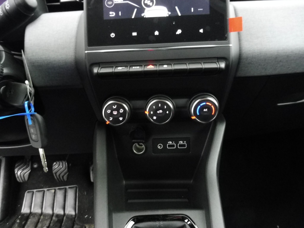 72874_p51 - RENAULT - CLIO - 2025 - photo 7