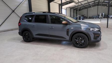 46218_p28 - DACIA - JOGGER - 2025