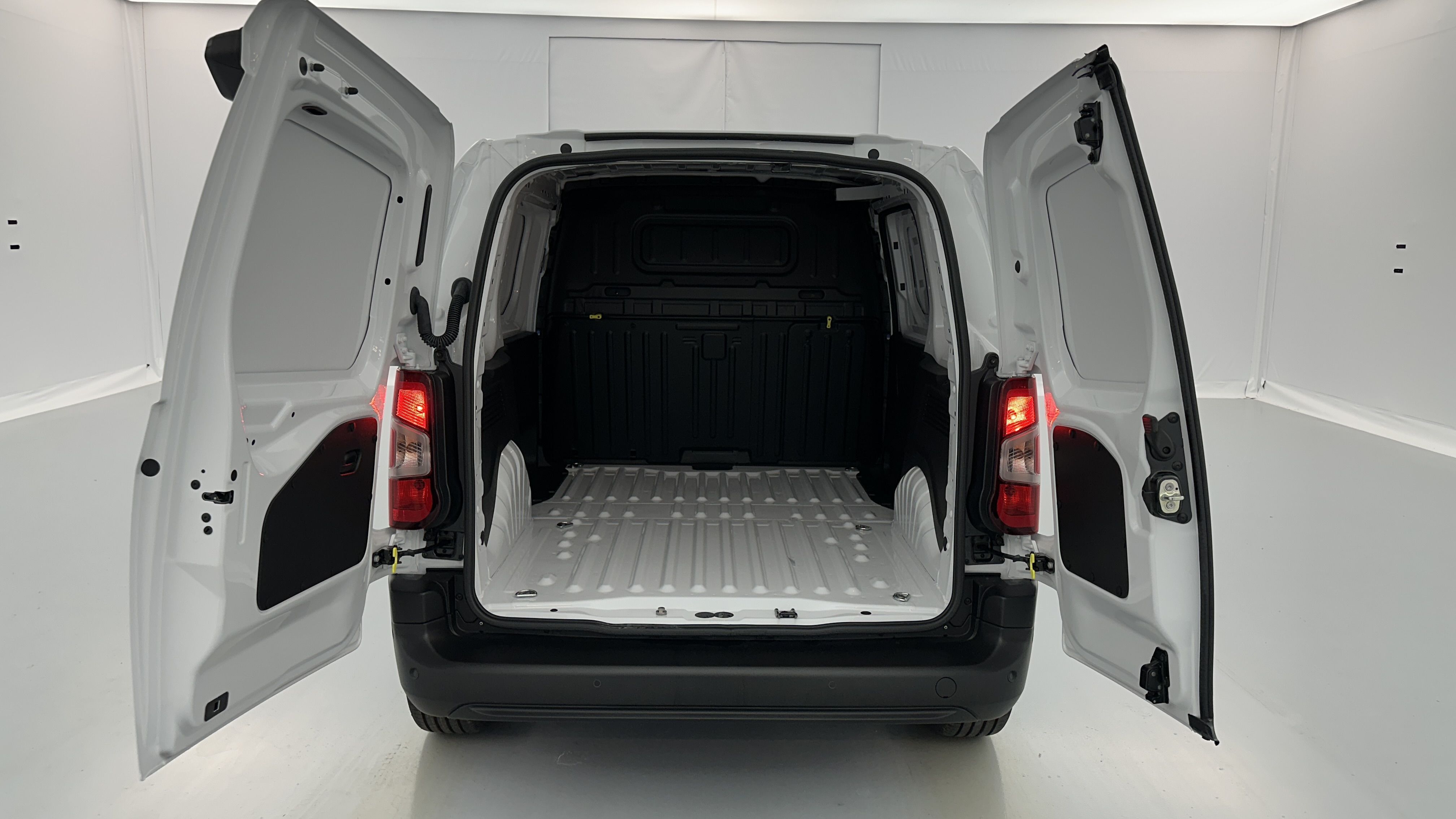 GLI00002316_p53 - PEUGEOT - PARTNER - 2025 - photo 9