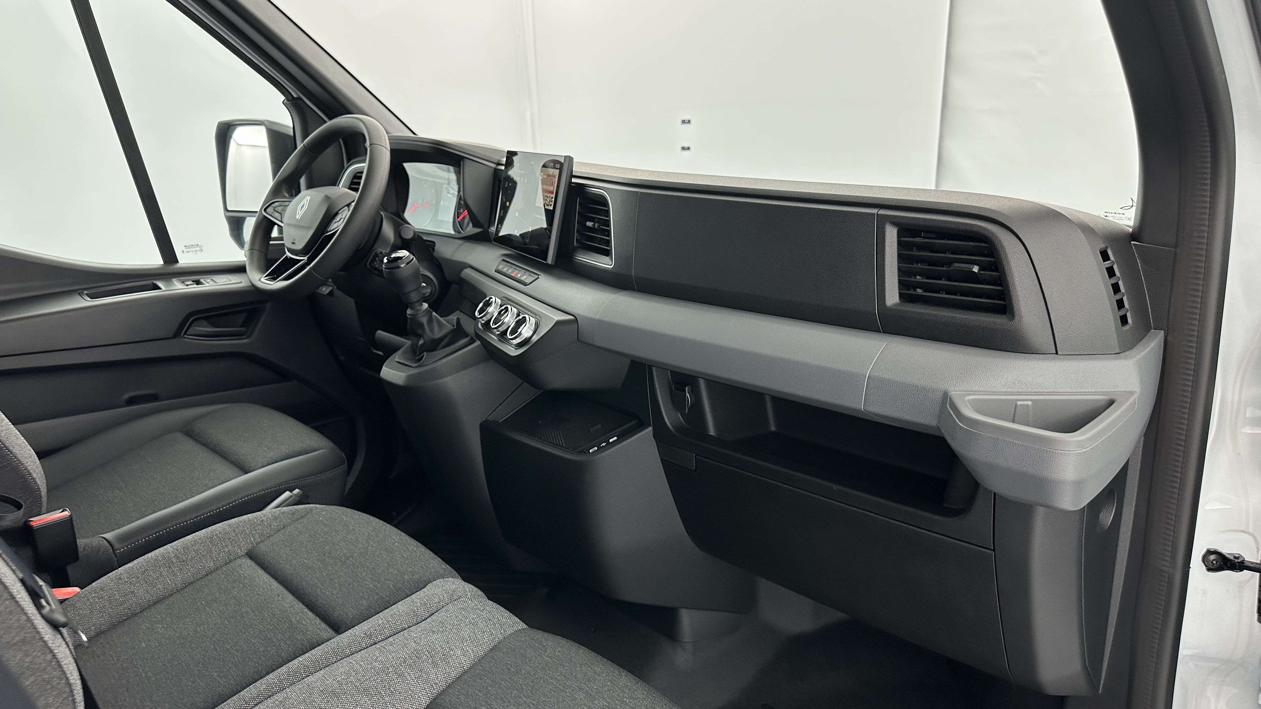 GLI00006062_p53 - RENAULT - MASTER - 2025 - photo 7