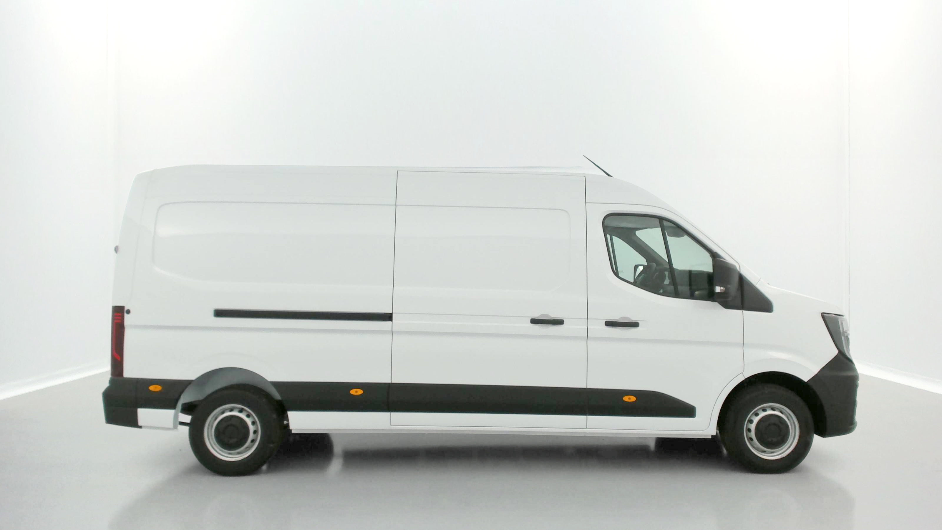 GLI00006062_p53 - RENAULT - MASTER - 2025 - photo 18