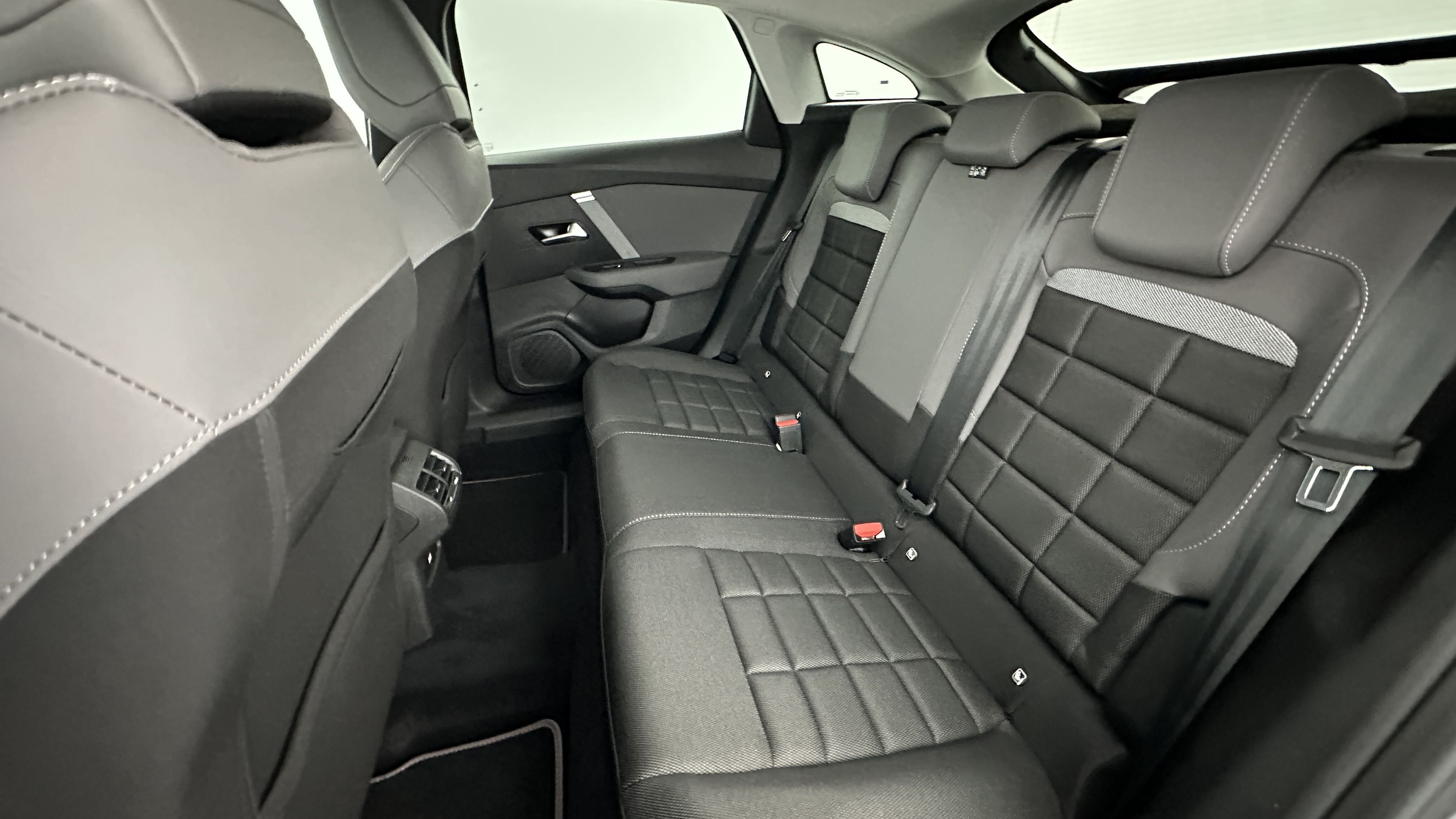 GLI00009052_p53 - CITROEN - C4 - 2025 - photo 9