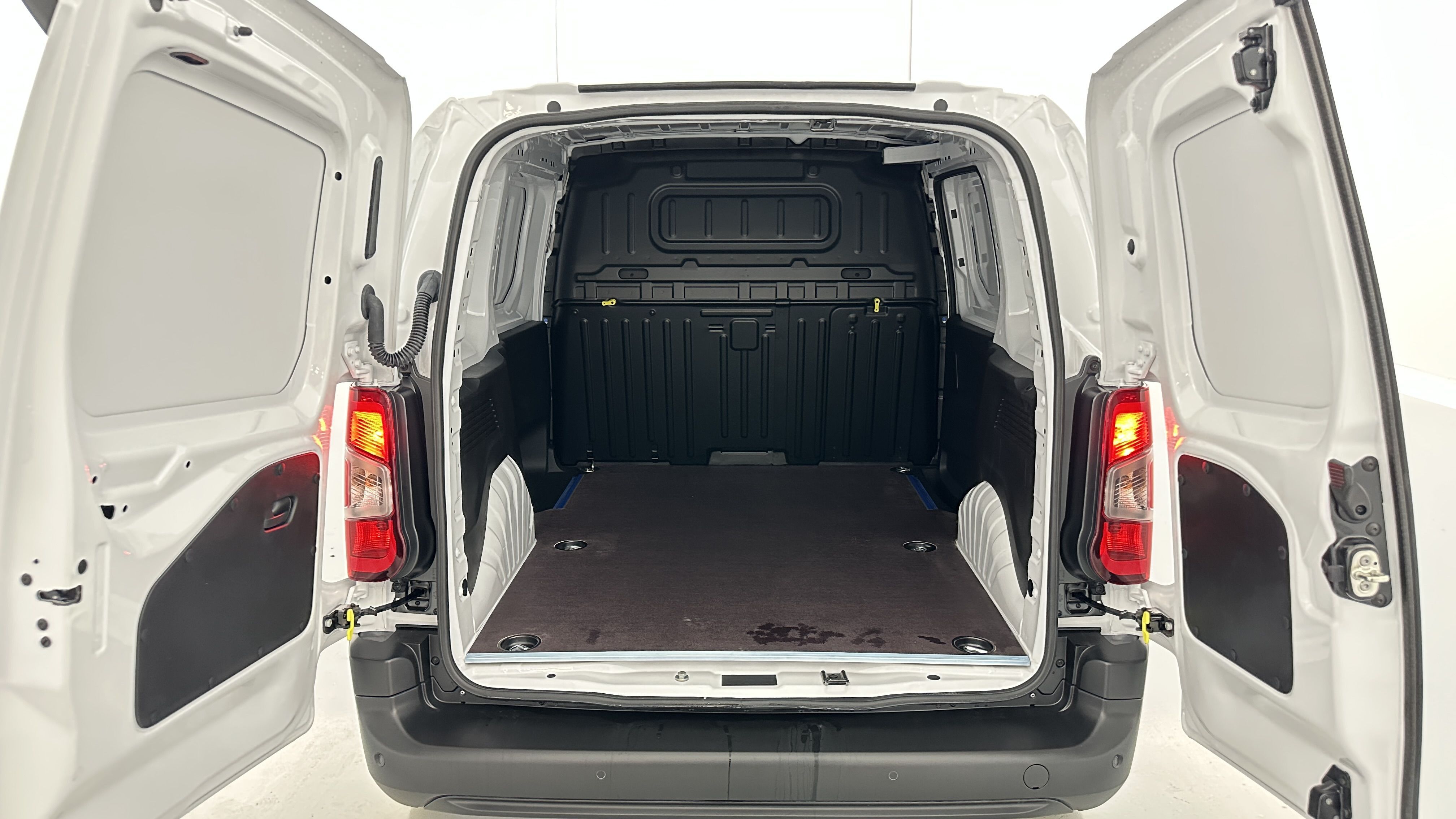 GLI00006601_p53 - CITROEN - BERLINGO - 2025 - photo 9