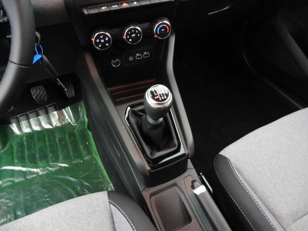 71190_p51 - RENAULT - CLIO - 2025 - photo 12