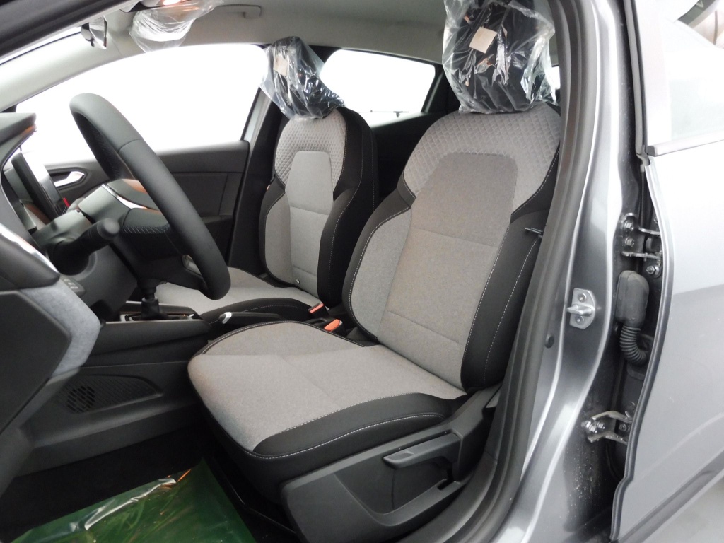 71190_p51 - RENAULT - CLIO - 2025 - photo 13