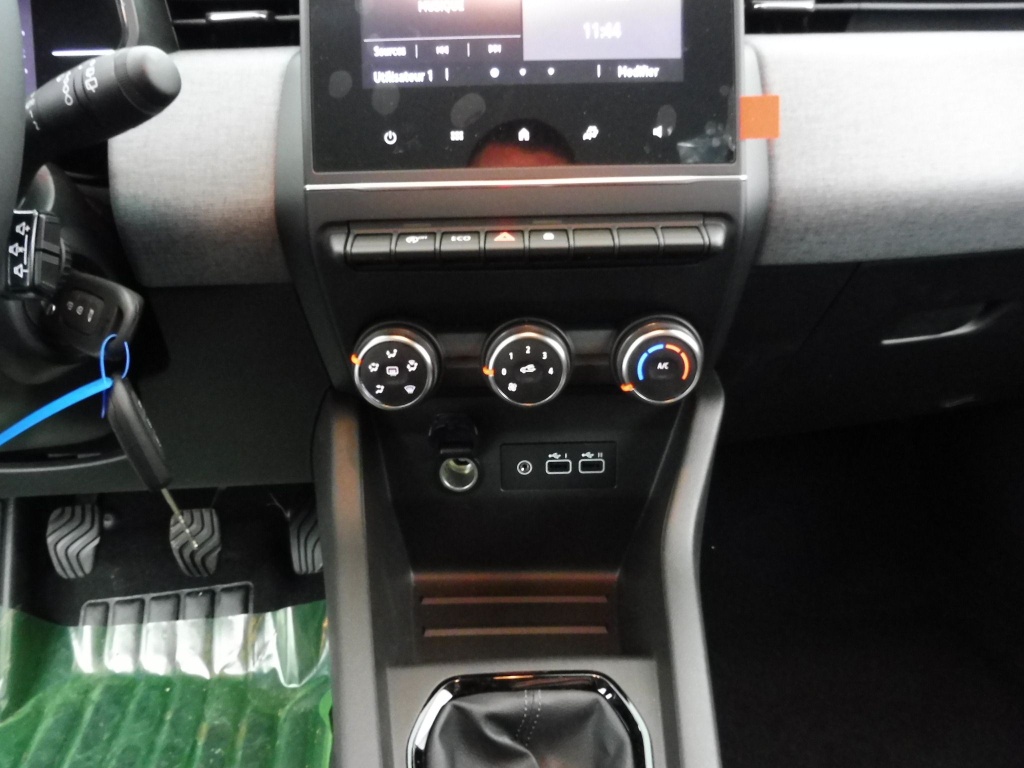 71190_p51 - RENAULT - CLIO - 2025 - photo 7