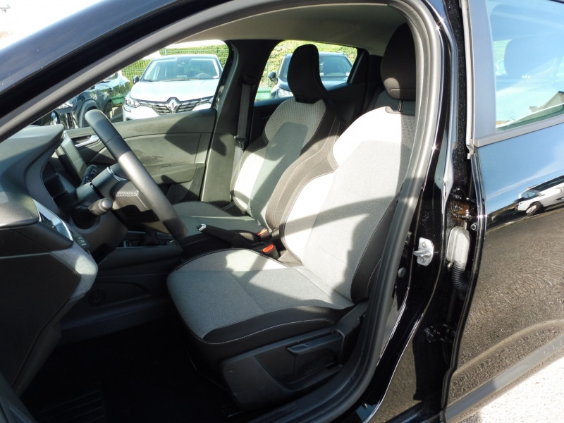 71409_p51 - RENAULT - CLIO - 2025 - photo 3