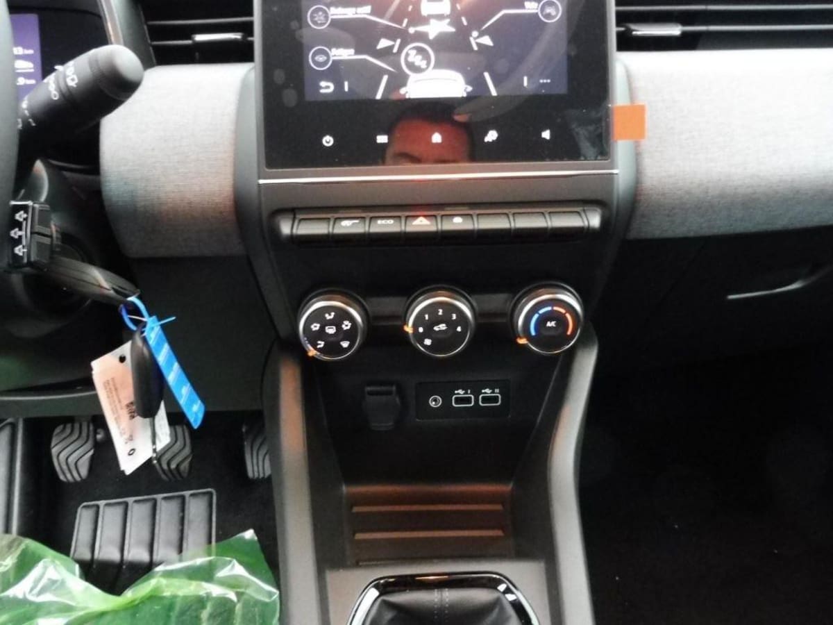 362427_p2 - RENAULT - CLIO - 2025 - photo 7