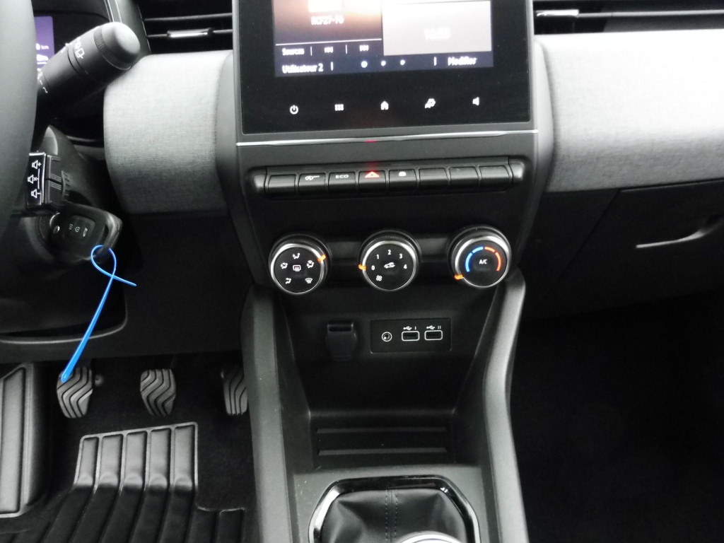 71329_p51 - RENAULT - CLIO - 2025 - photo 6