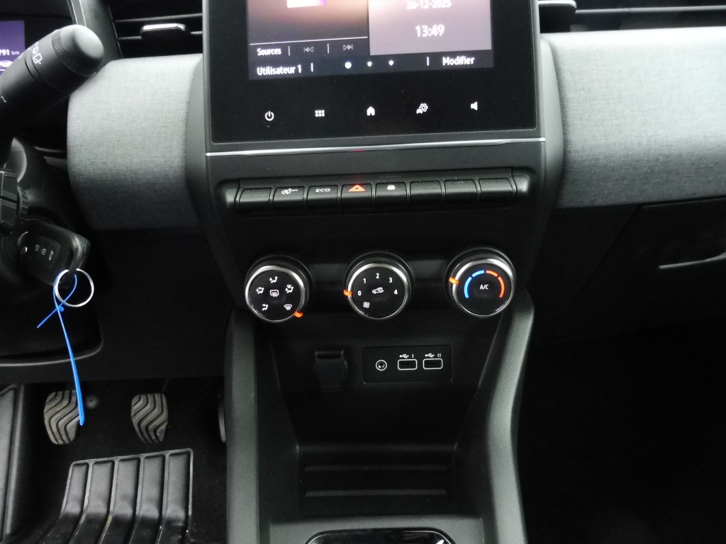 71369_p51 - RENAULT - CLIO - 2025 - photo 12