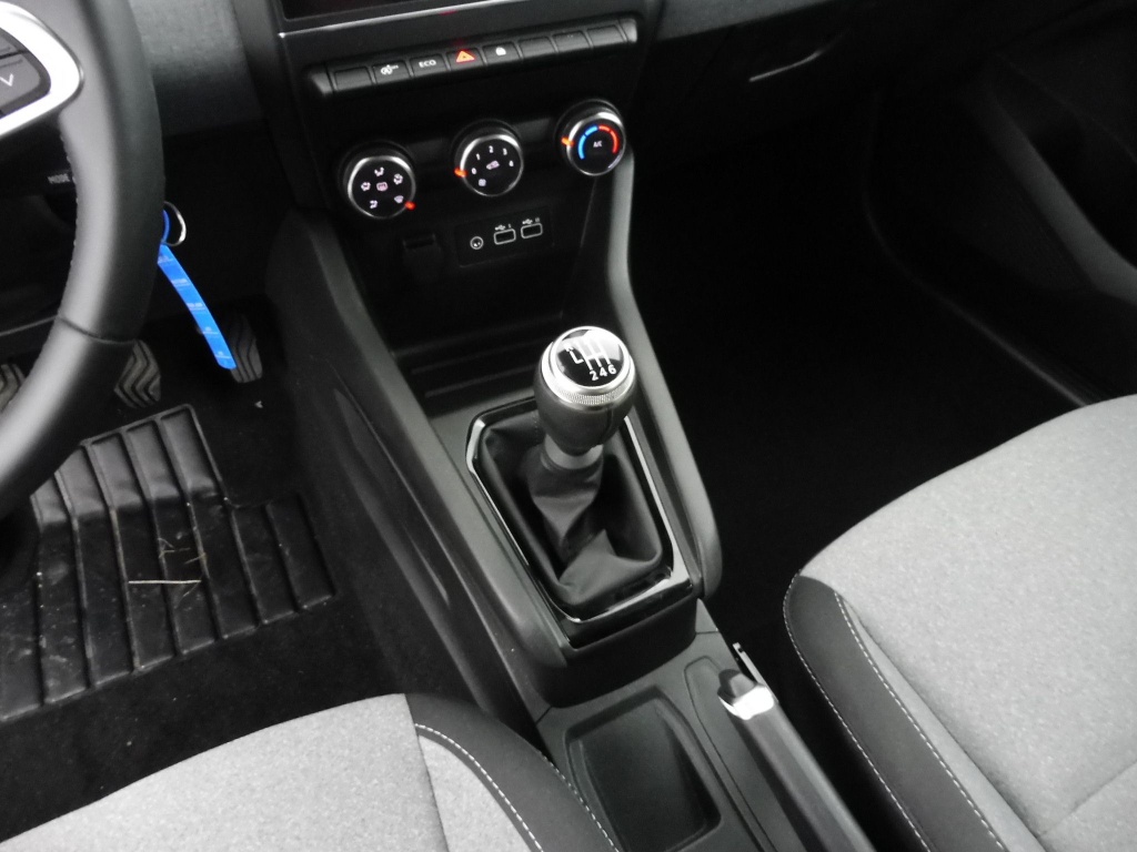 71369_p51 - RENAULT - CLIO - 2025 - photo 6