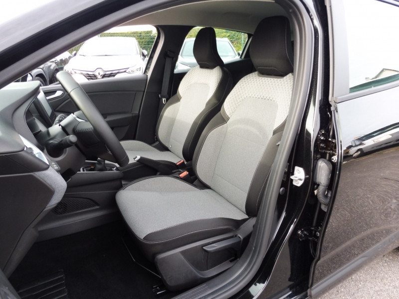 71400_p51 - RENAULT - CLIO - 2025 - photo 3