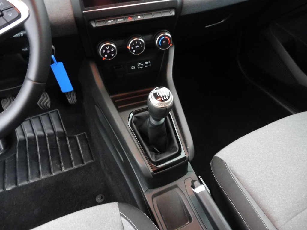 72526_p51 - RENAULT - CLIO - 2025 - photo 12