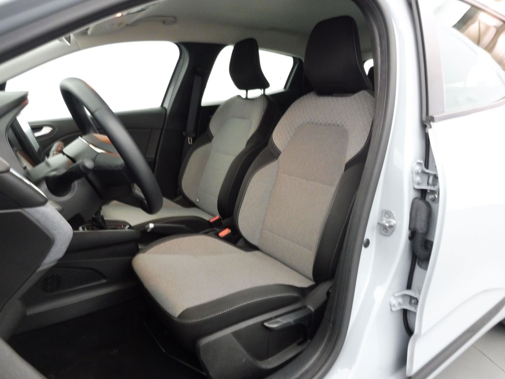 72526_p51 - RENAULT - CLIO - 2025 - photo 13