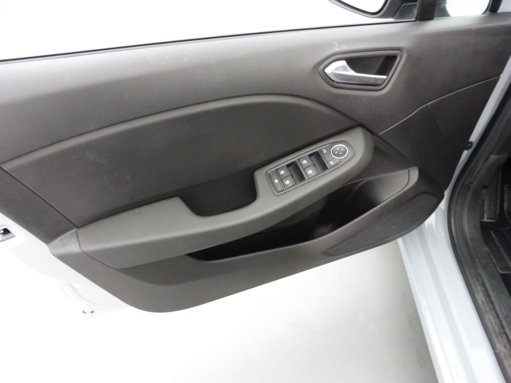 72526_p51 - RENAULT - CLIO - 2025 - photo 16