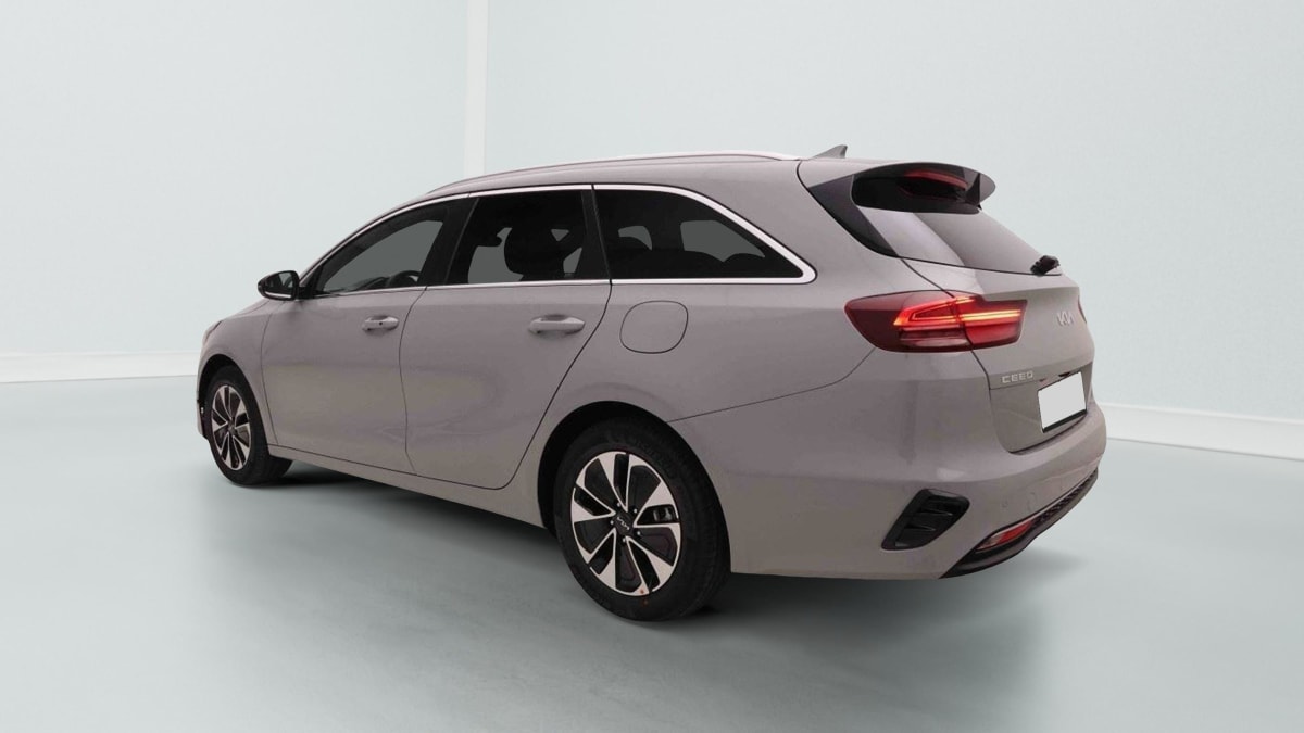 364758_p2 - KIA - CEED SW - 2025 - photo 3