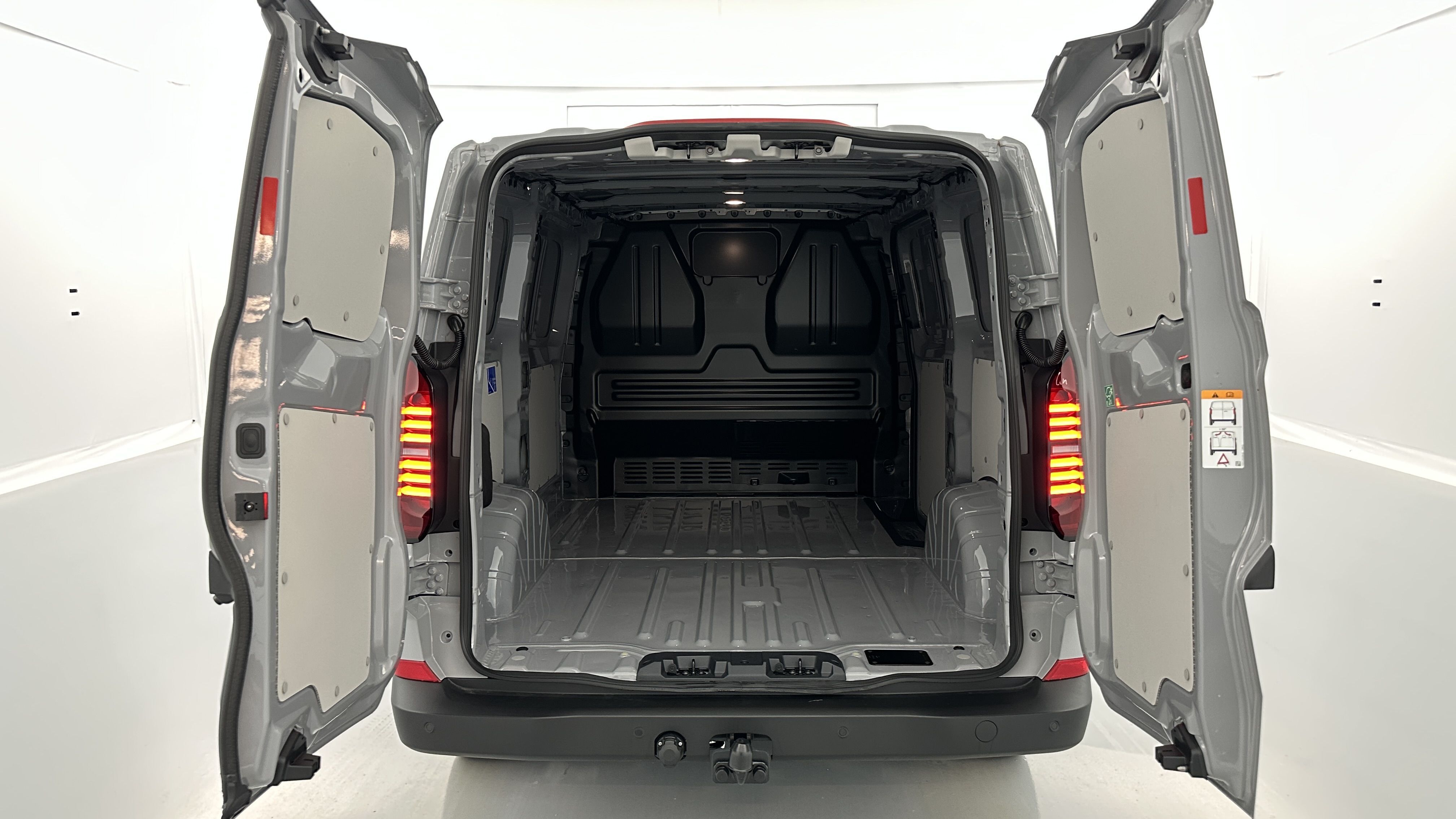 GLI00007685_p53 - VOLKSWAGEN - TRANSPORTER - 2025 - photo 9