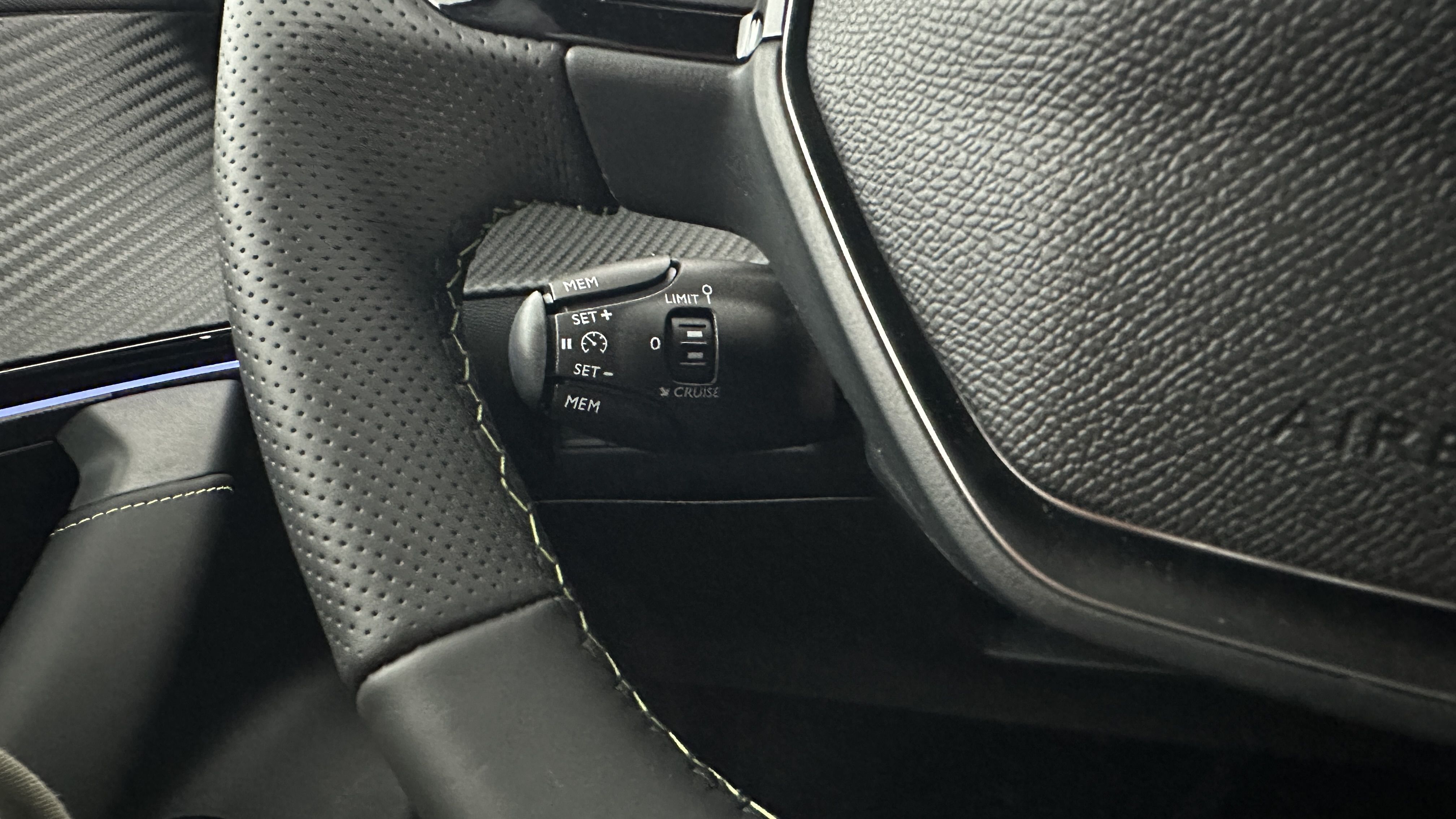 GLI00010400_p53 - PEUGEOT - 2008 - 2025 - photo 22