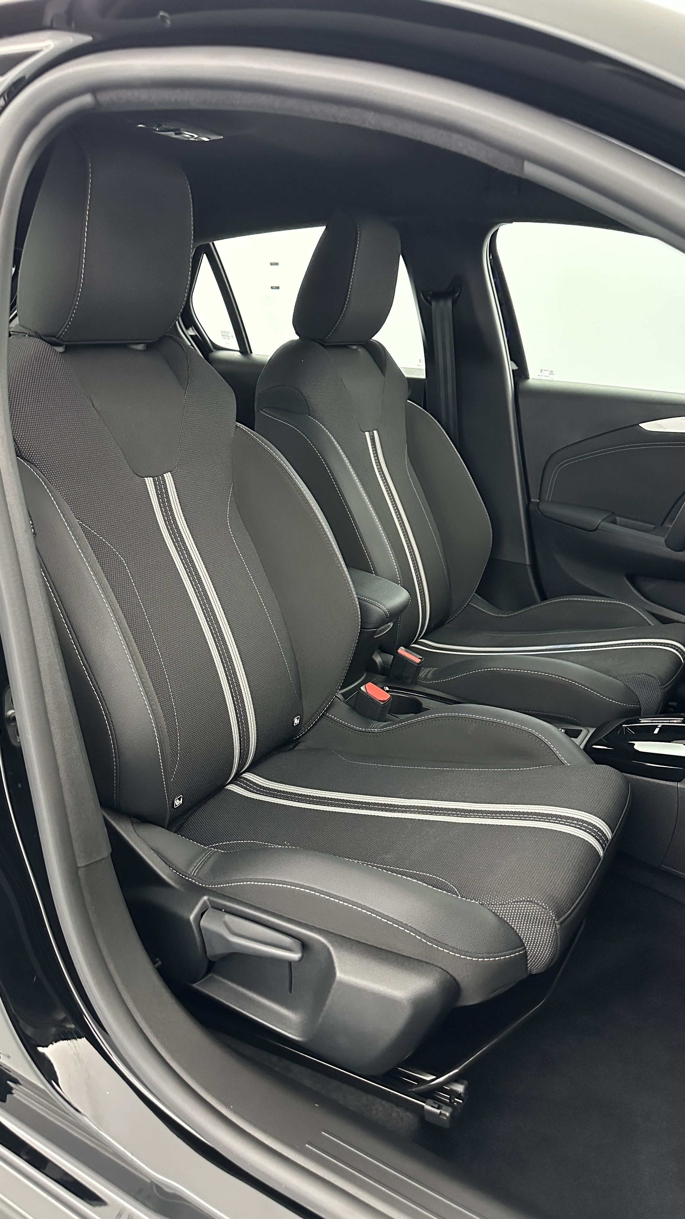 GLI00010128_p53 - OPEL - CORSA - 2025 - photo 17