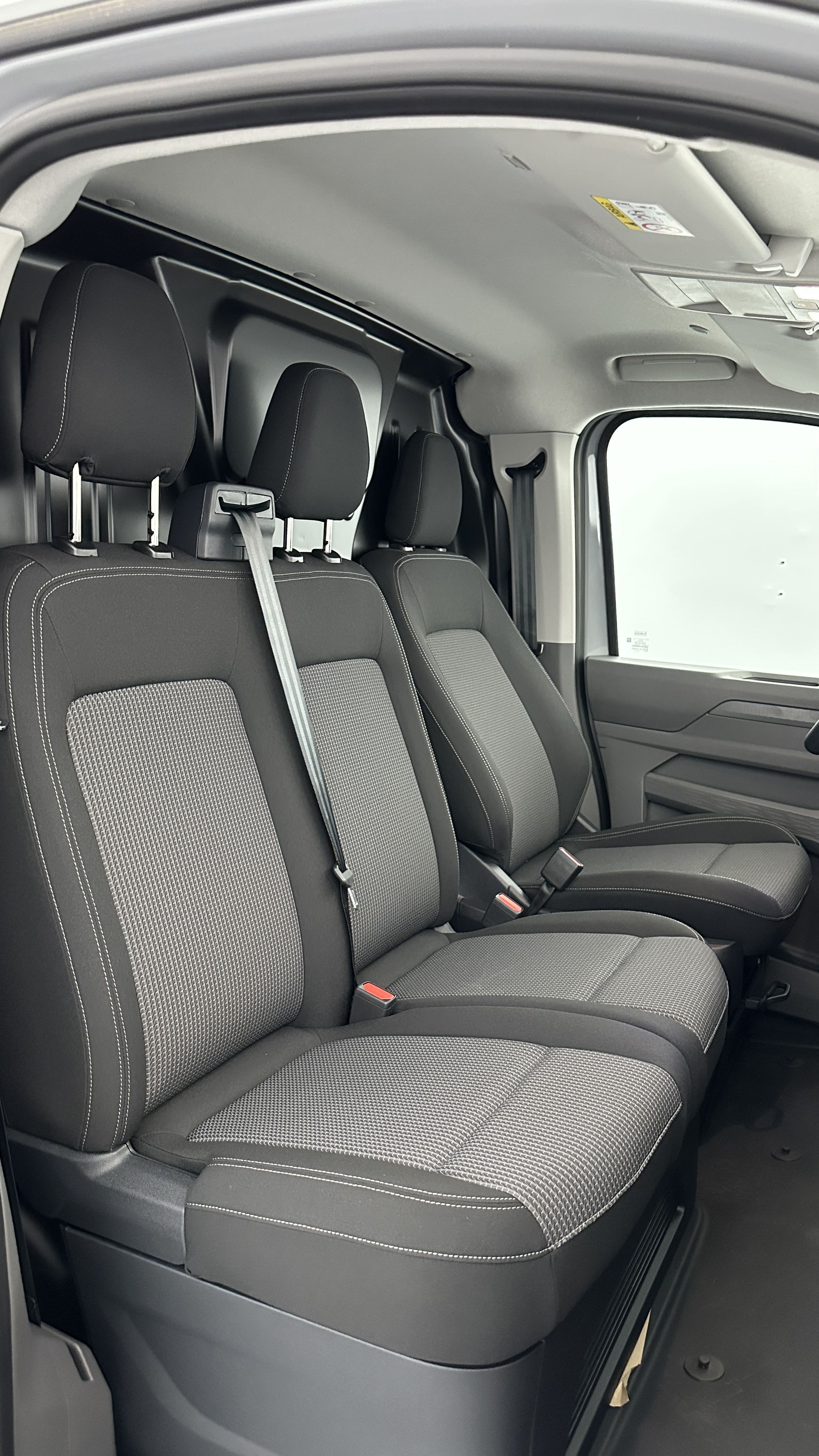 GLI00007683_p53 - VOLKSWAGEN - TRANSPORTER - 2025 - photo 12