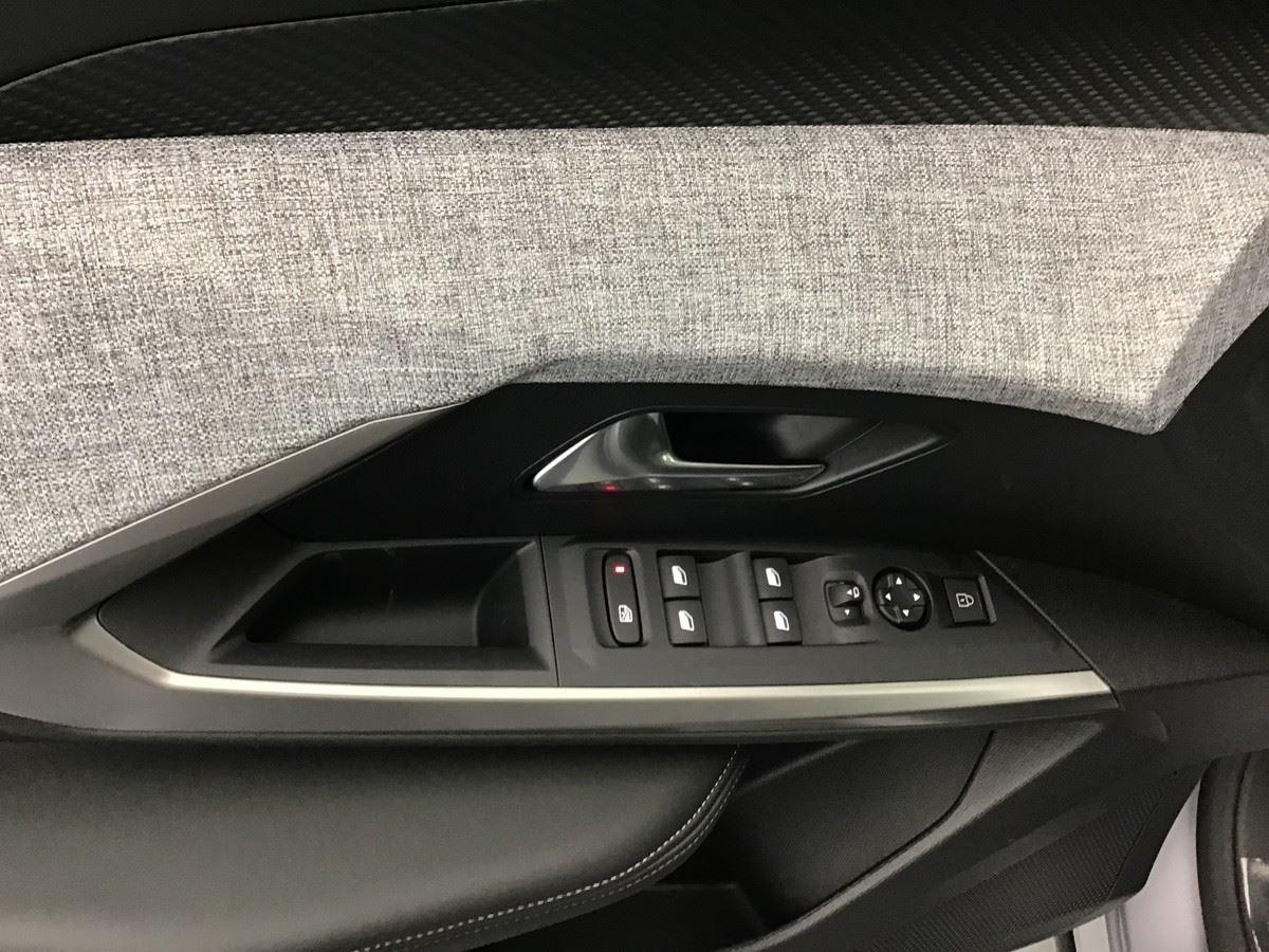 366951_p2 - PEUGEOT - 3008 - 2025 - photo 9