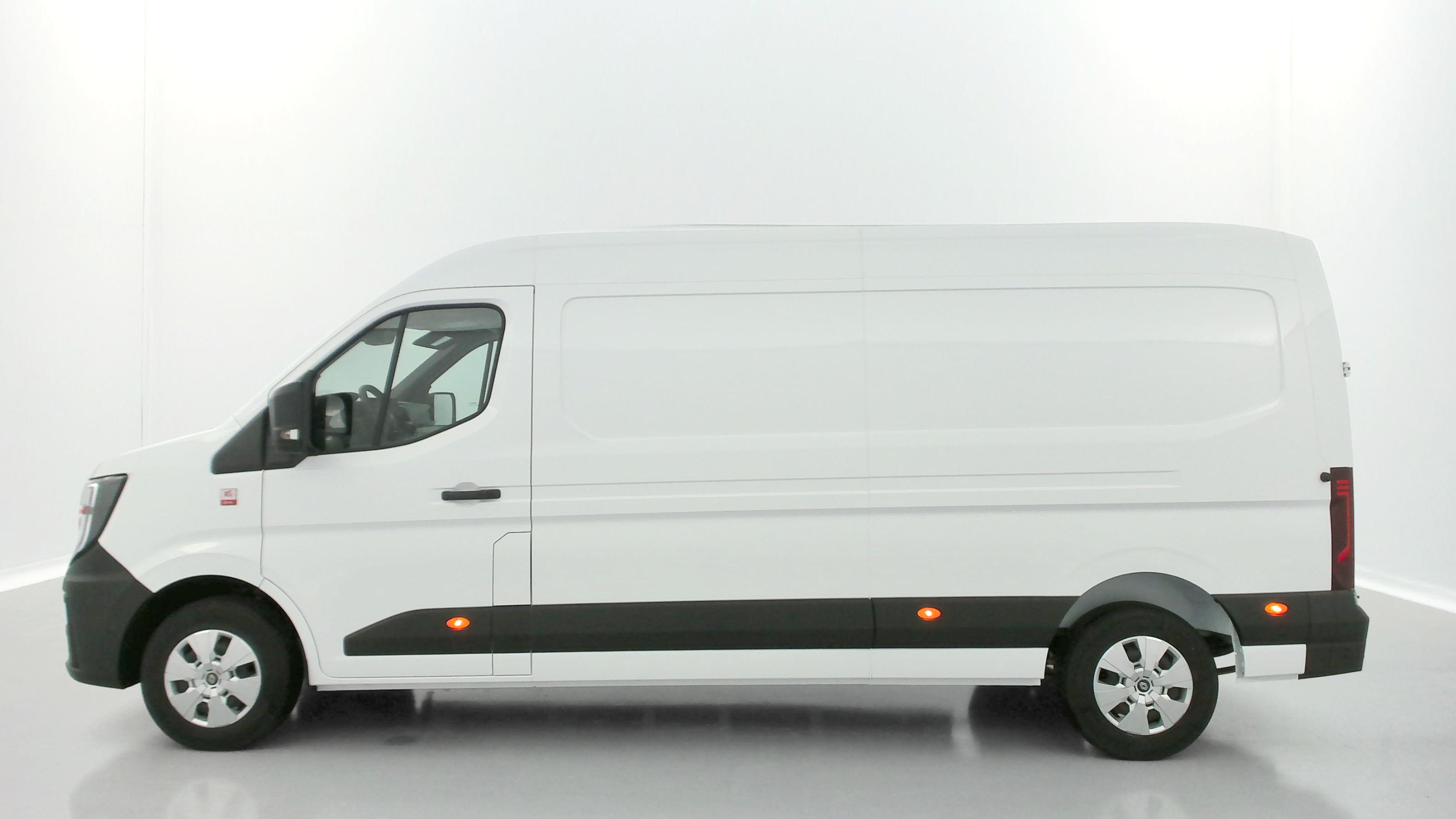 GLI00007111_p53 - RENAULT - MASTER - 2025 - photo 4