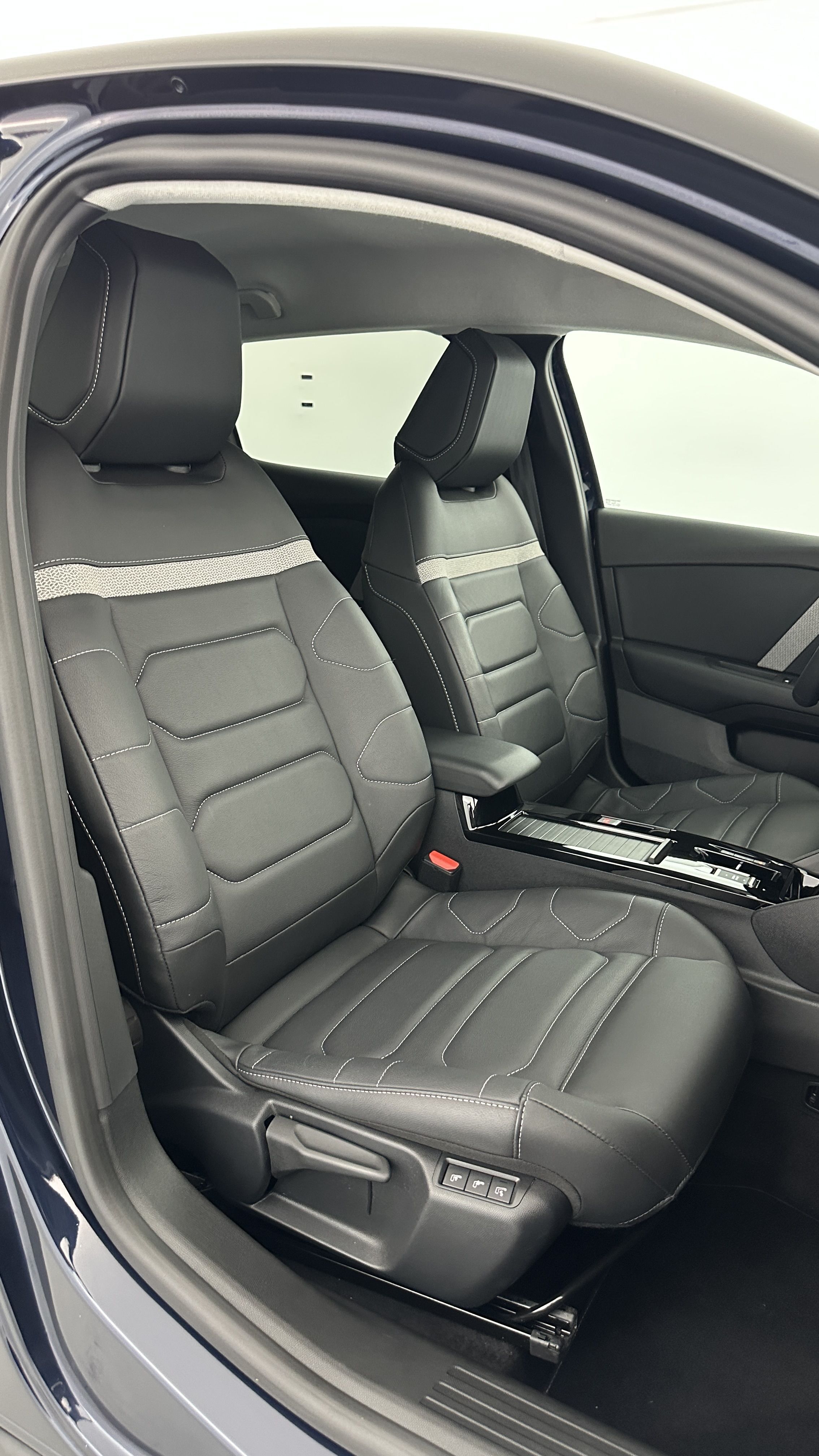 GLI00011077_p53 - CITROEN - C4 - 2024 - photo 17