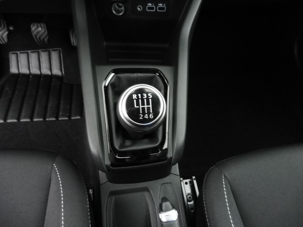 71196_p51 - RENAULT - CLIO - 2025 - photo 14