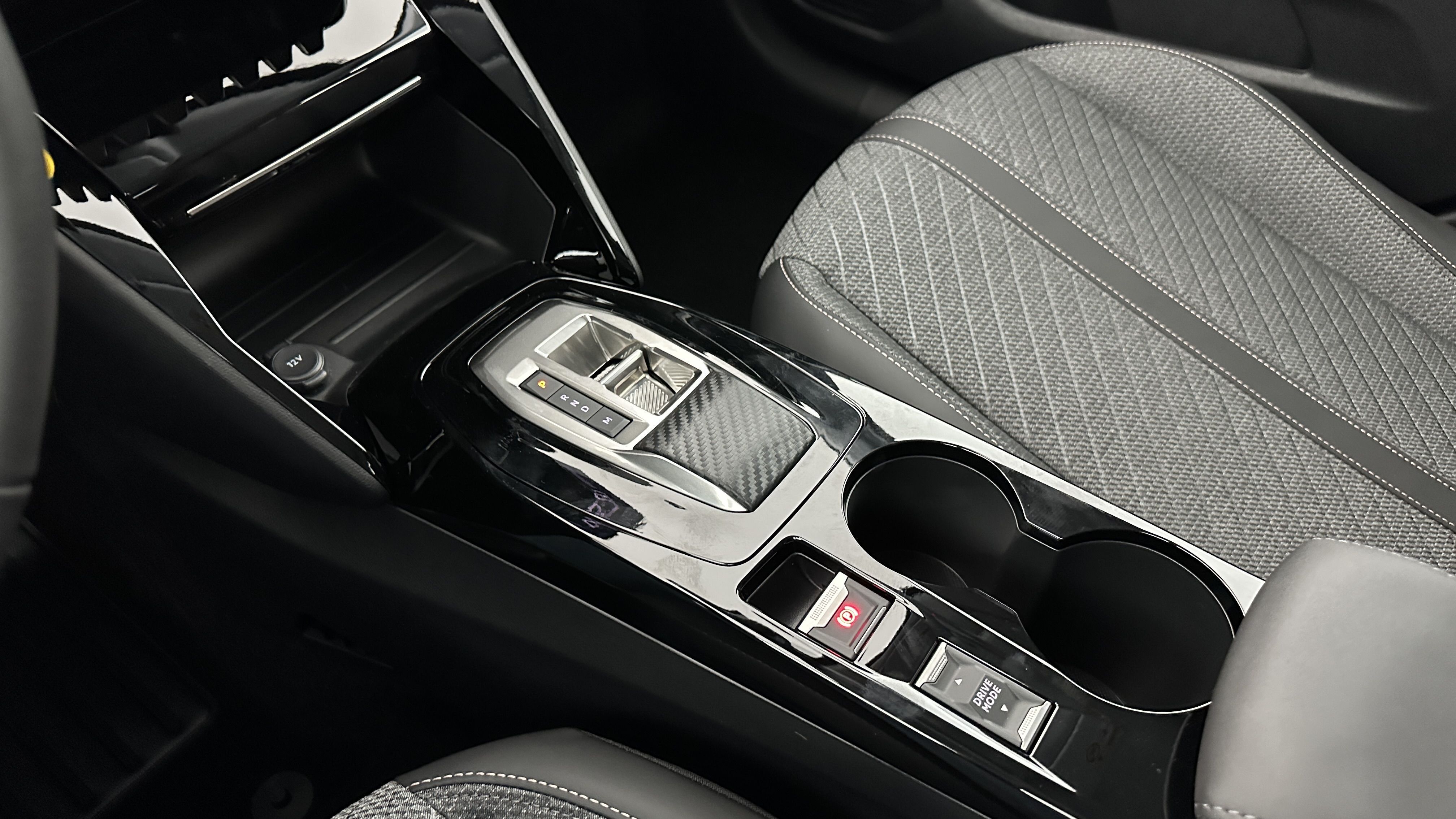 GLI00009595_p53 - PEUGEOT - 208 - 2025 - photo 16