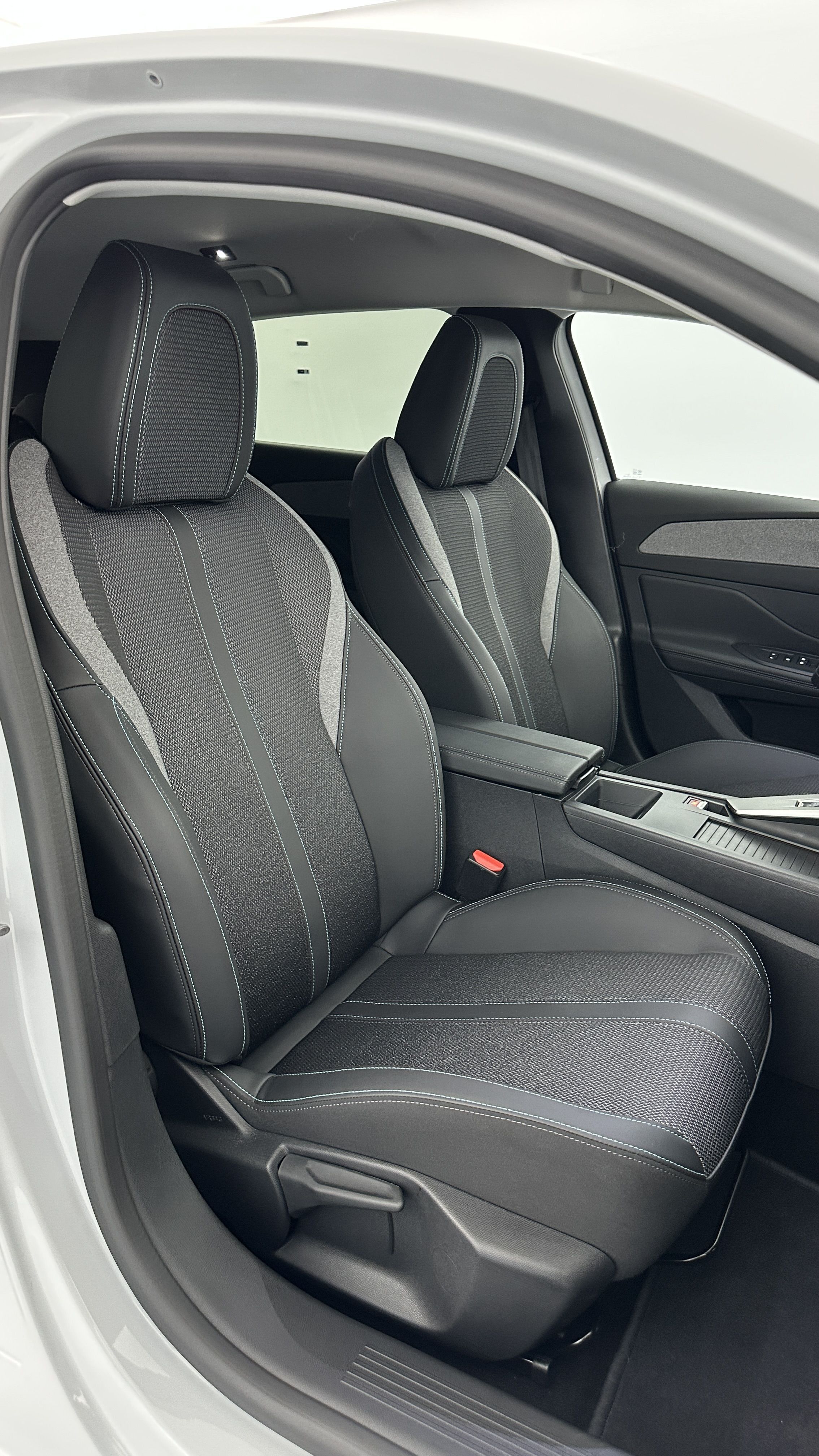 GLI00011383_p53 - PEUGEOT - 308 - 2025 - photo 18