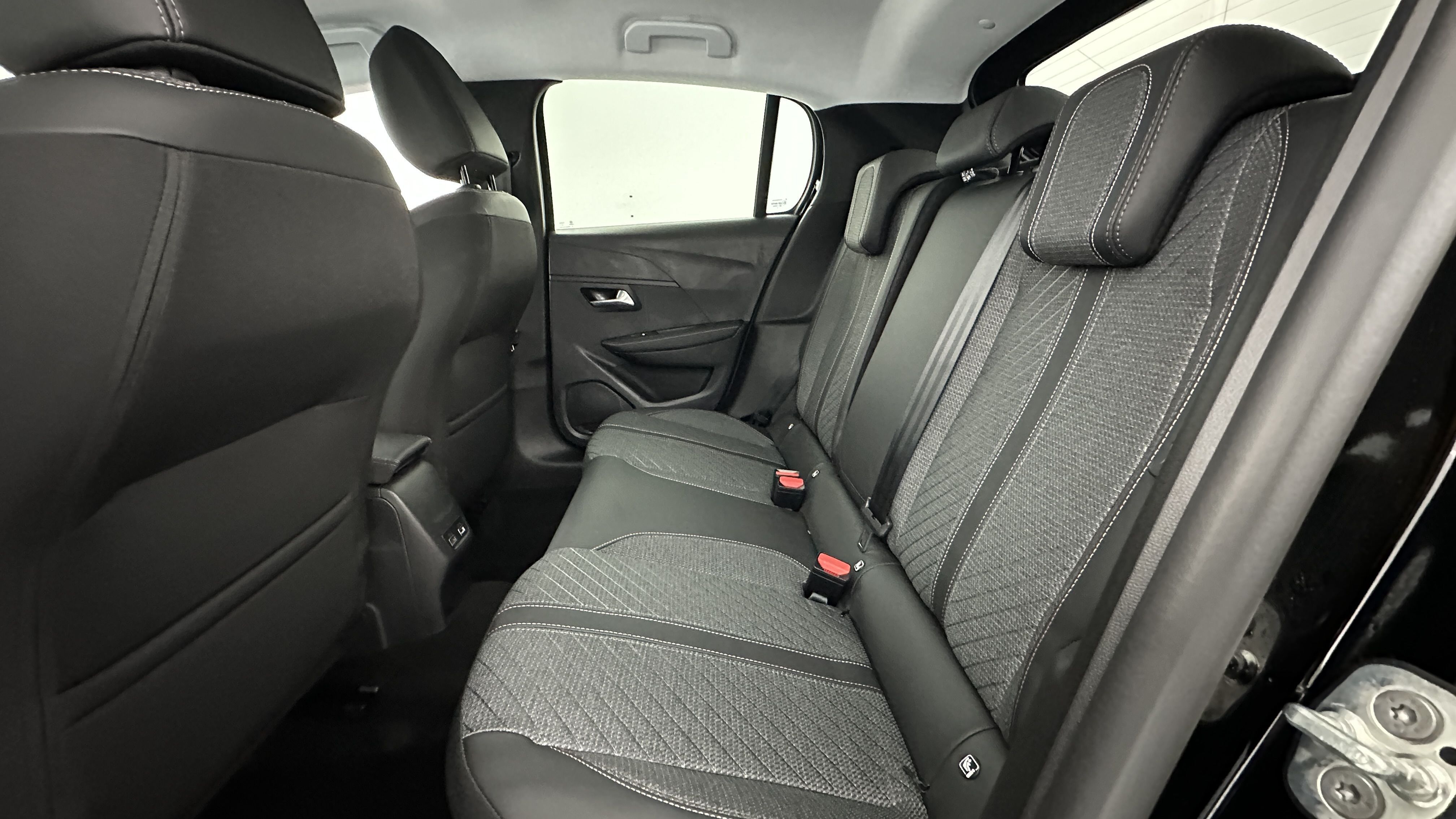 GLI00009595_p53 - PEUGEOT - 208 - 2025 - photo 9