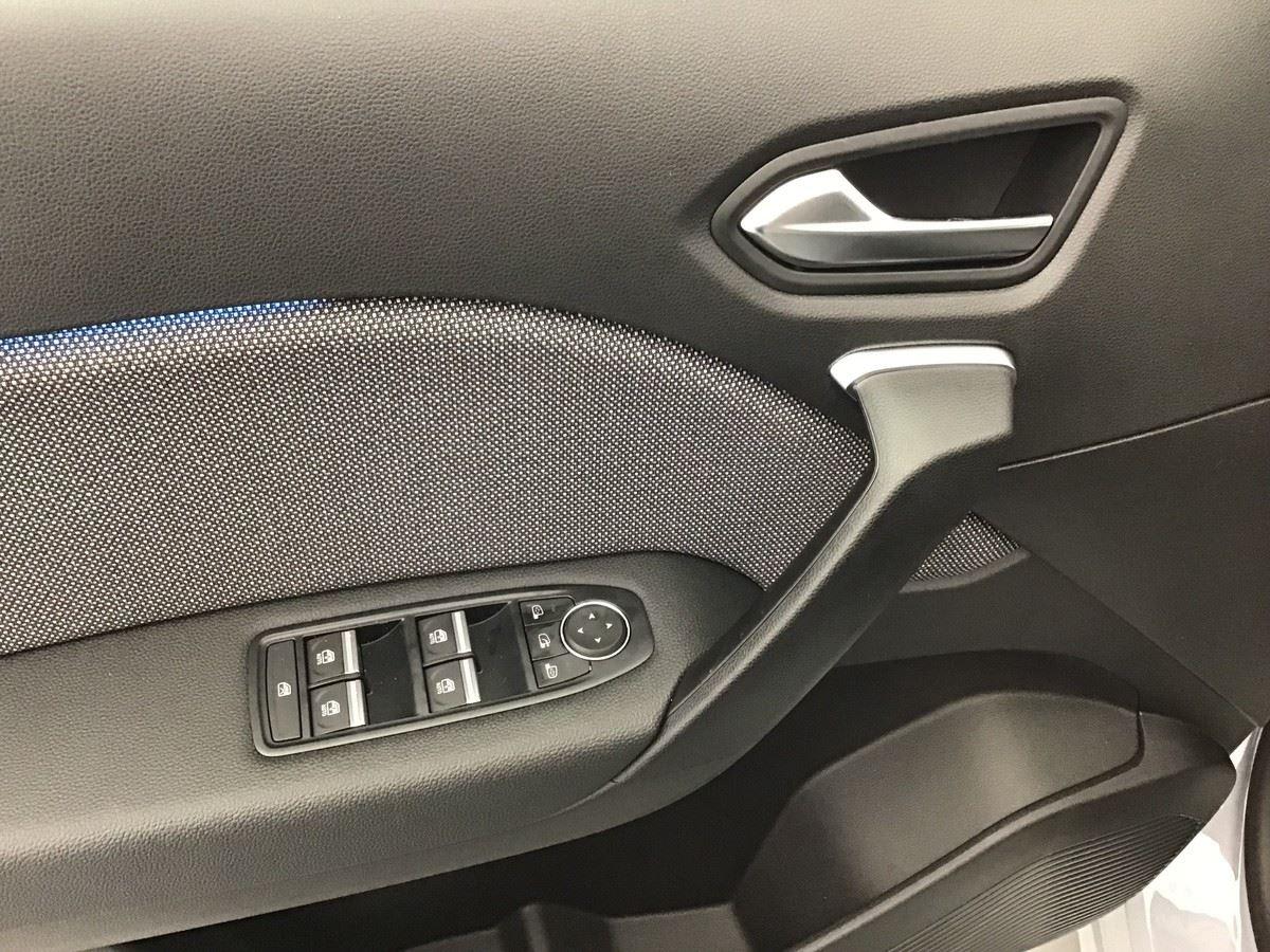 369828_p2 - RENAULT - CAPTUR - 2025 - photo 9