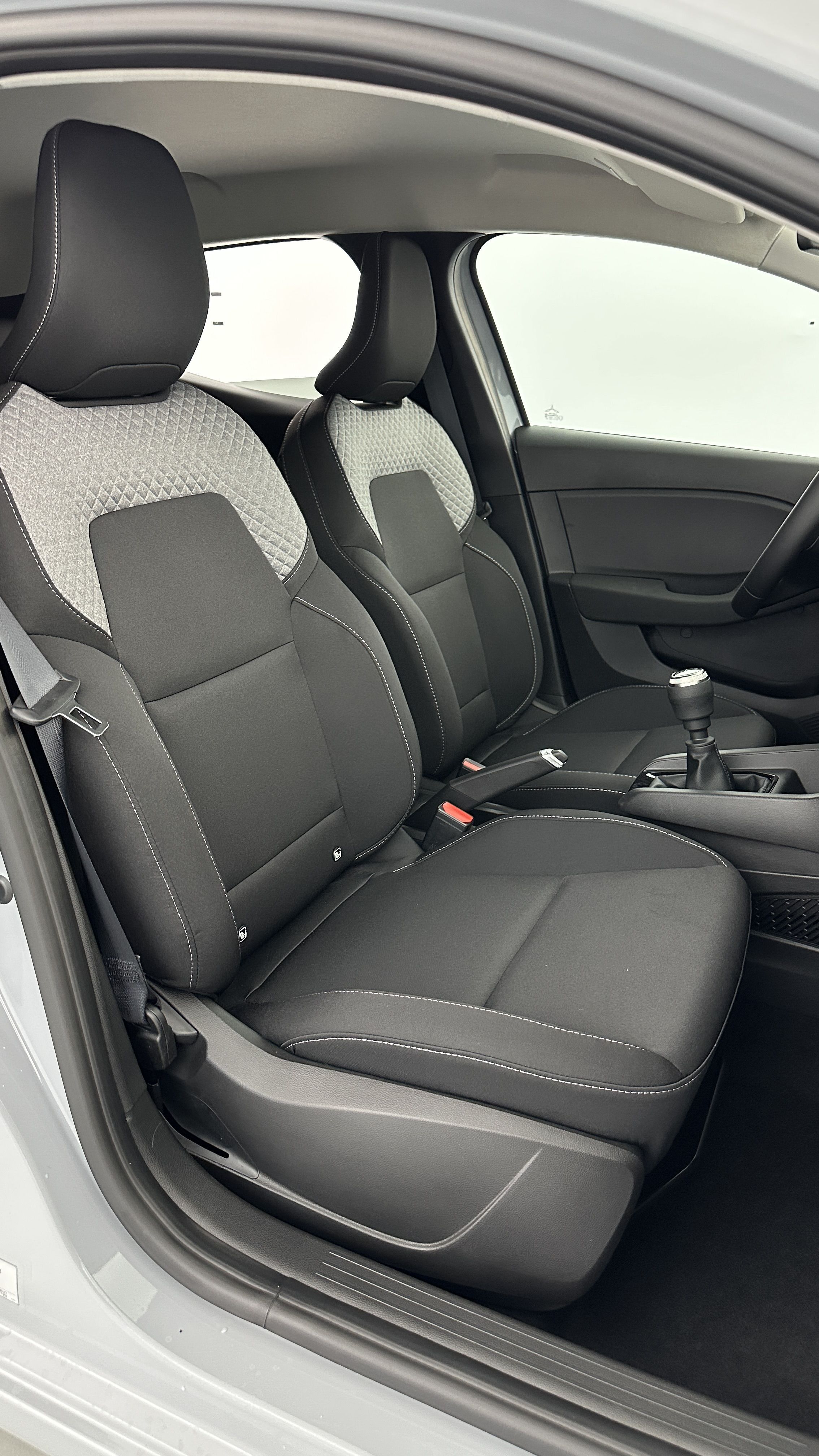 GLI00010432_p53 - RENAULT - CLIO - 2025 - photo 17