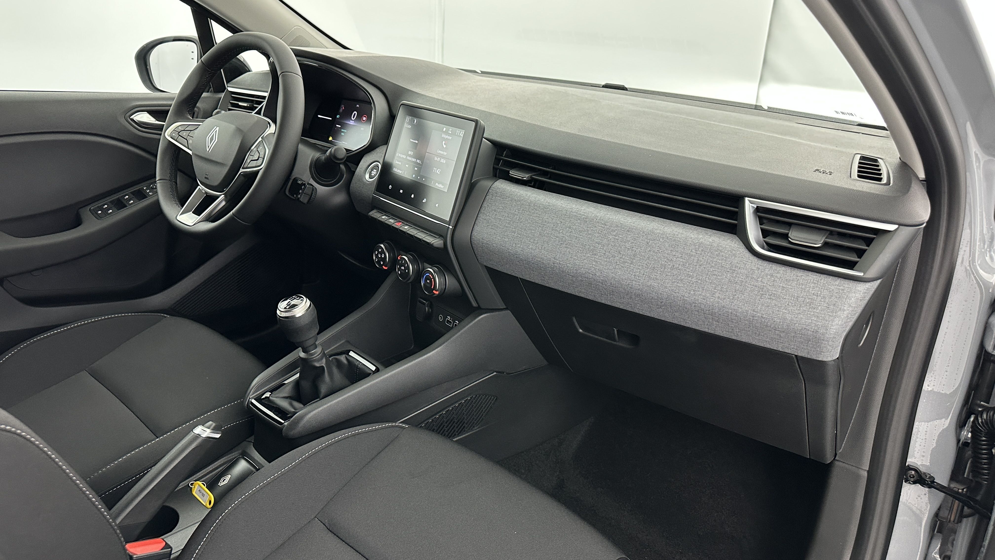 GLI00010438_p53 - RENAULT - CLIO - 2025 - photo 8