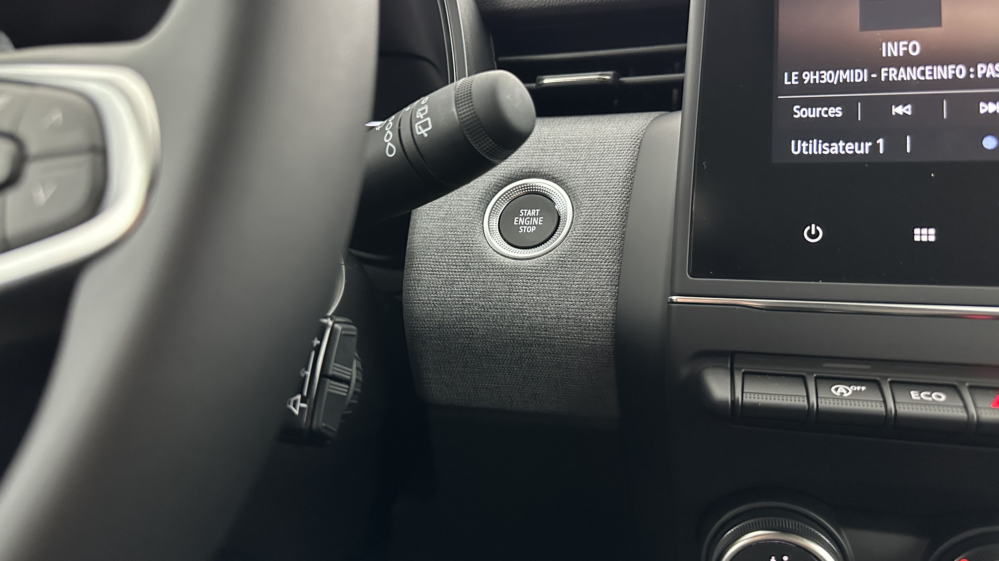 GLI00010438_p53 - RENAULT - CLIO - 2025 - photo 20