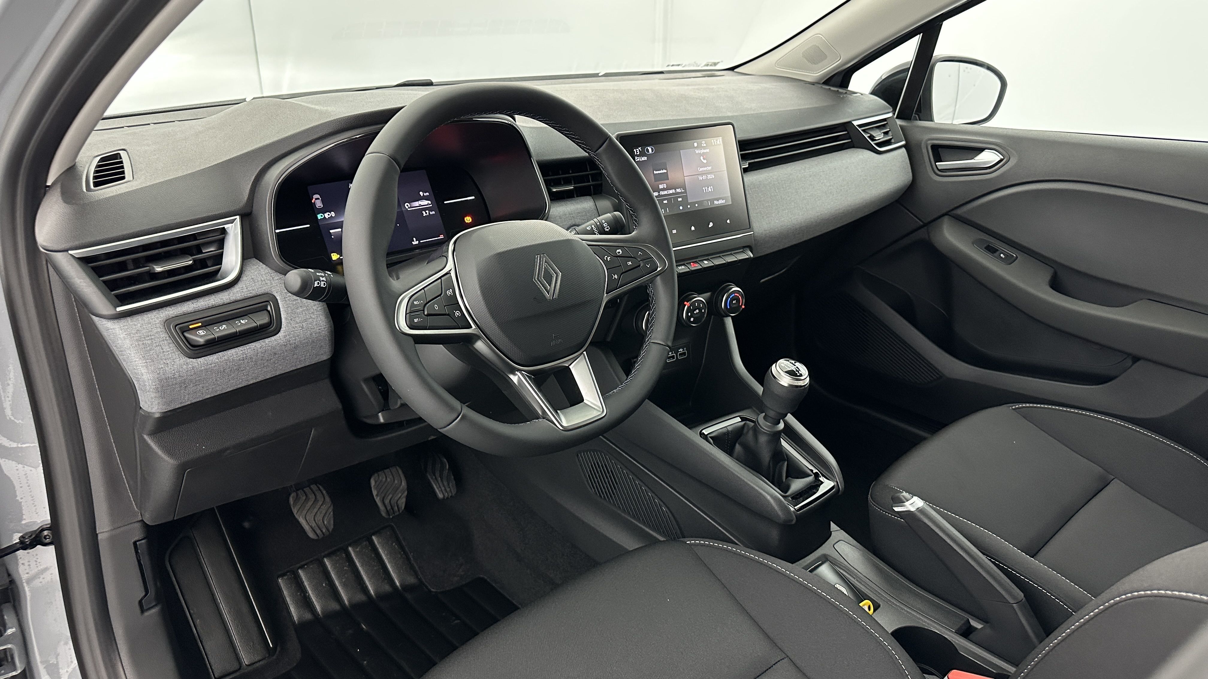 GLI00010433_p53 - RENAULT - CLIO - 2025 - photo 6