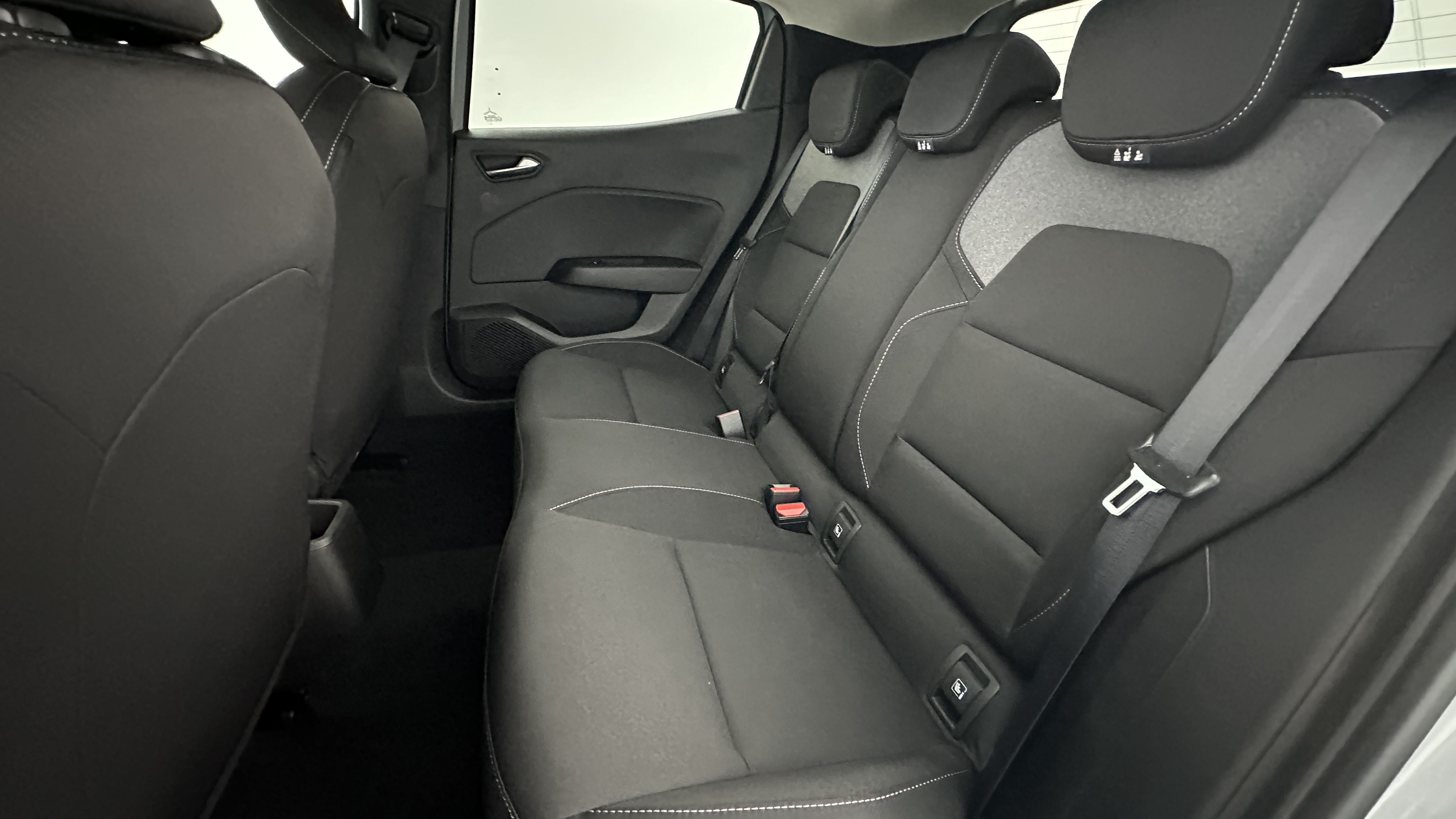 GLI00010433_p53 - RENAULT - CLIO - 2025 - photo 9