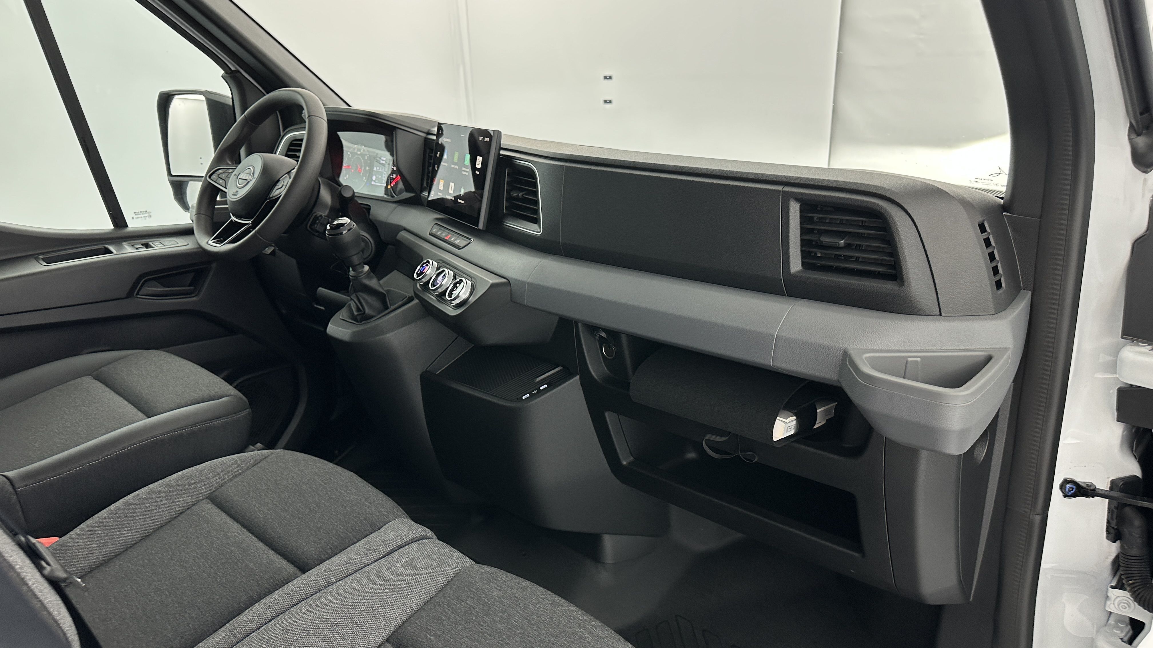 GLI00011027_p53 - NISSAN - INTERSTAR - 2025 - photo 7