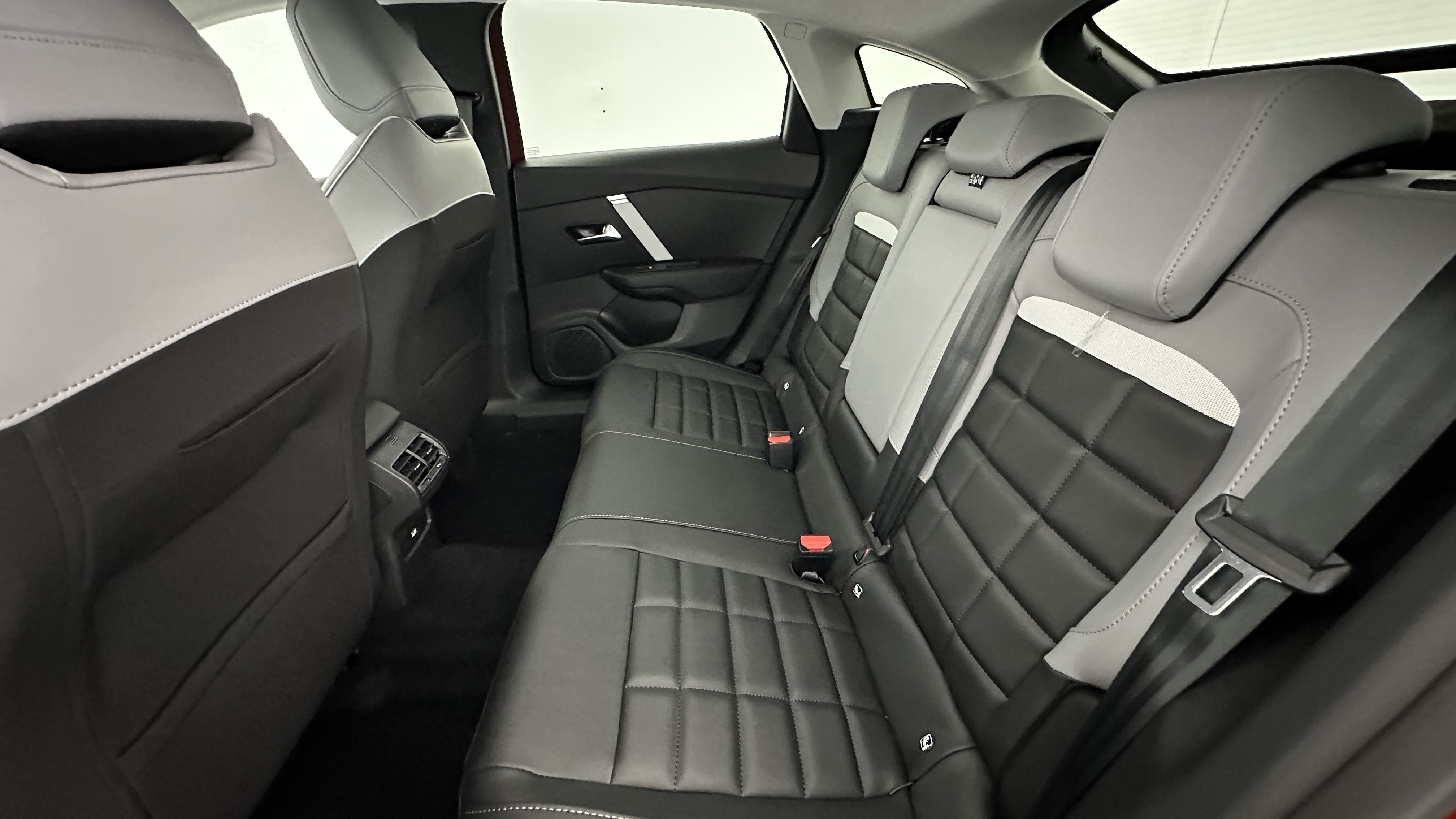 GLI00018729_p53 - CITROEN - C4 - 2025 - photo 9